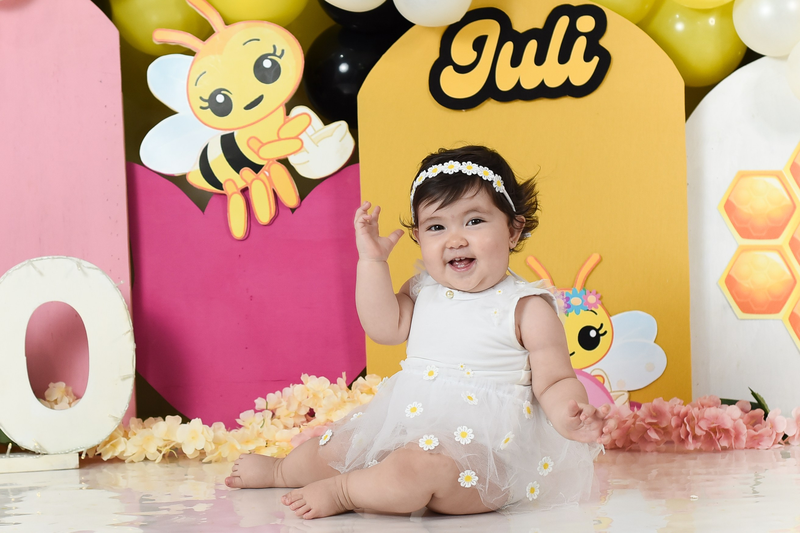 Sesión 1er añito de Juli. Temática: Abejita de Plim Plim +  Mini Sesión Navideña. Fotografo de casamiento en misiones y fotógrafo de familia  Posadas