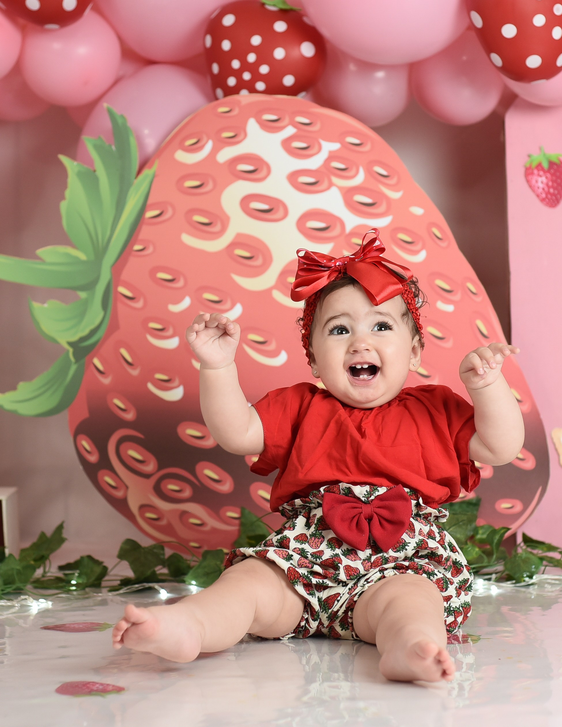 Sesión 1er año de Rebeca. Temática: Frutillita + Mini Sesión Navideña. Fotografo de casamiento en misiones y fotógrafo de familia  Posadas