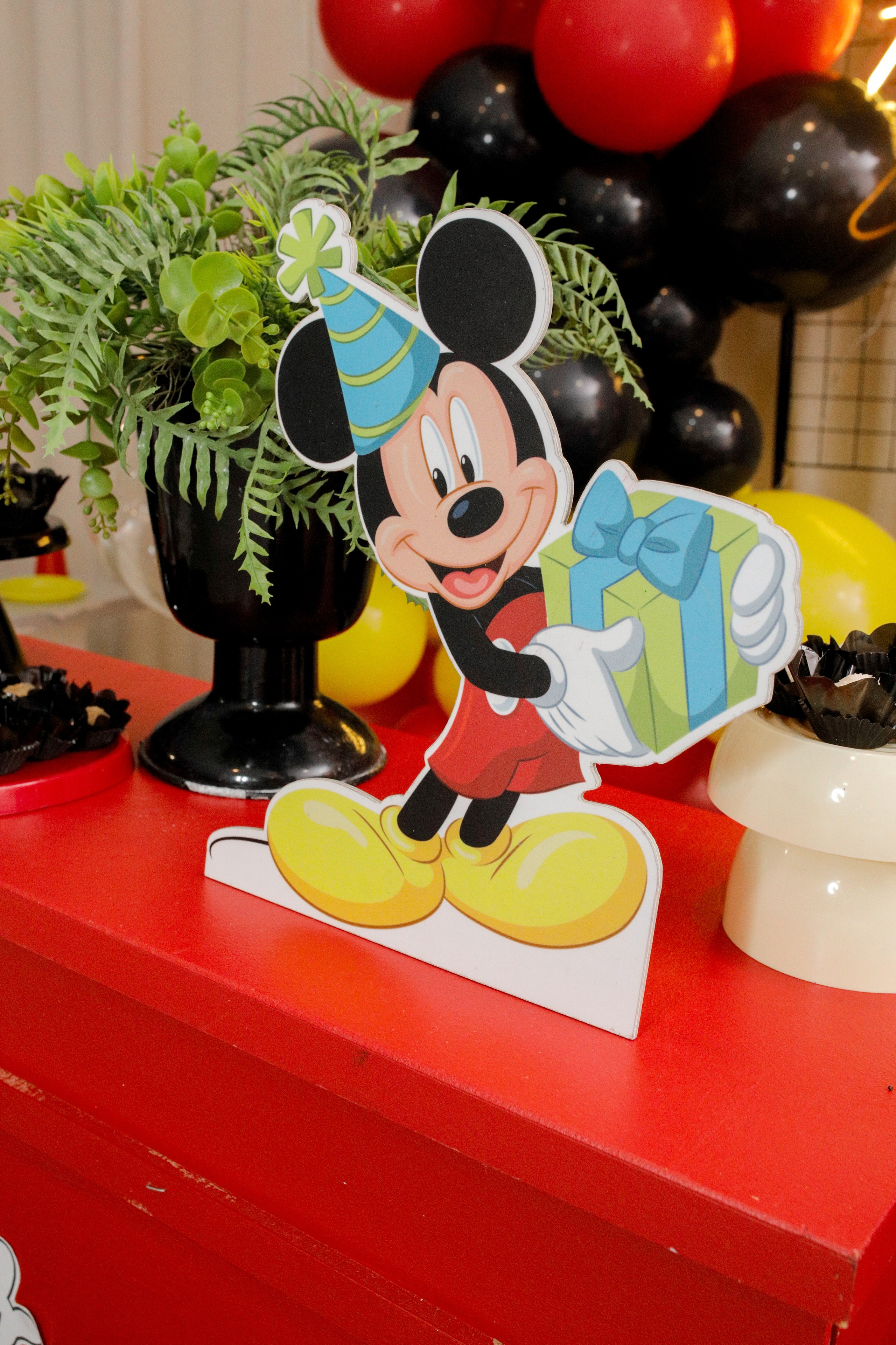 Detalhes da decoração temática Mickey Mouse em festa de aniversário infantil em Joinville - Lenofotografia