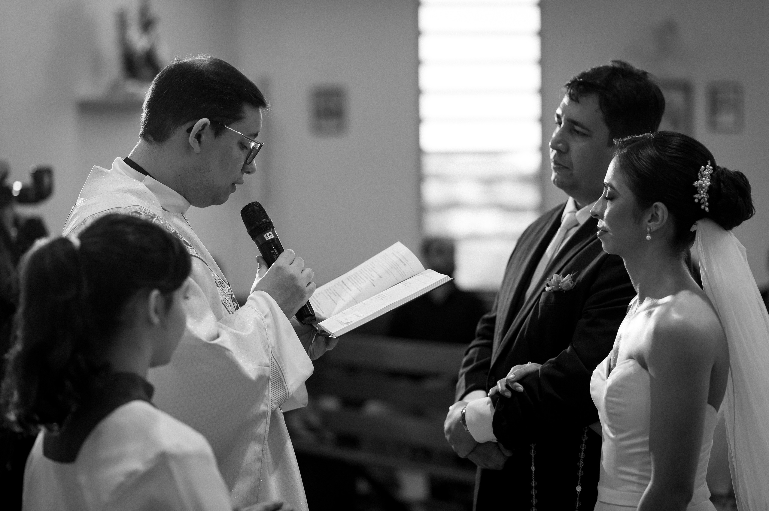 Thaís e José | Cerimônia Católica. Arthur Alves Fotografia