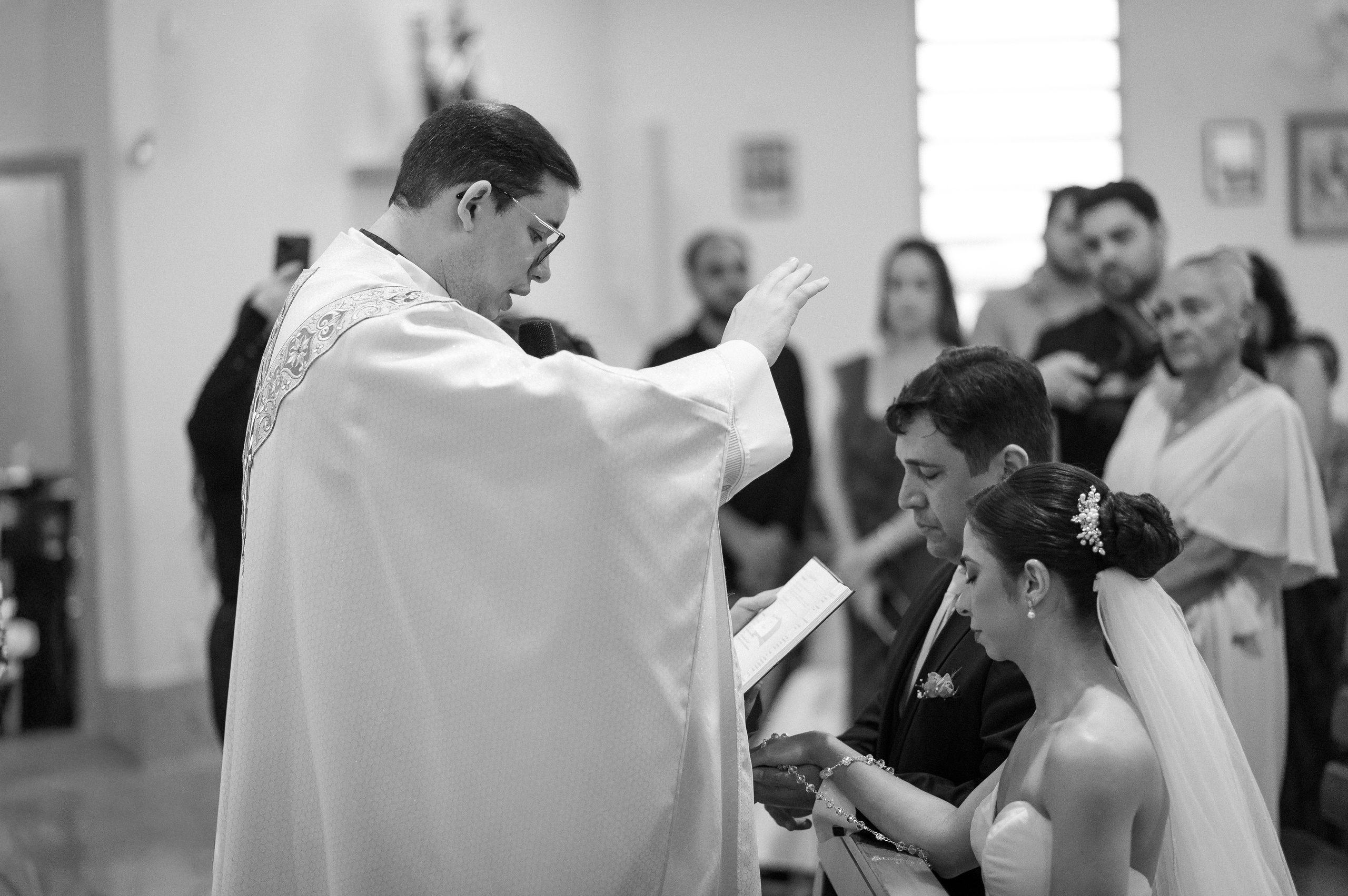Thaís e José | Cerimônia Católica. Arthur Alves Fotografia