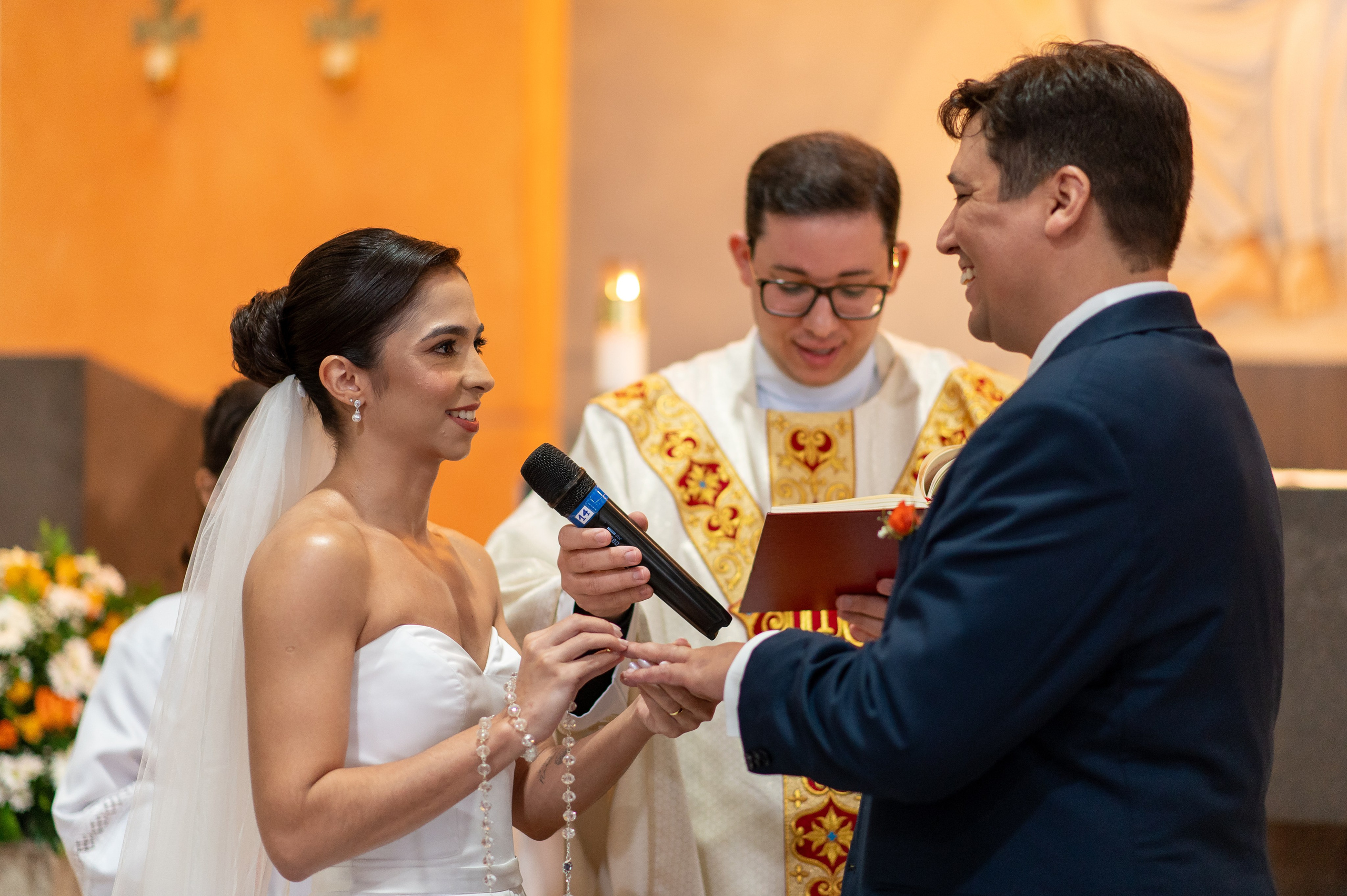 Thaís e José | Cerimônia Católica. Arthur Alves Fotografia