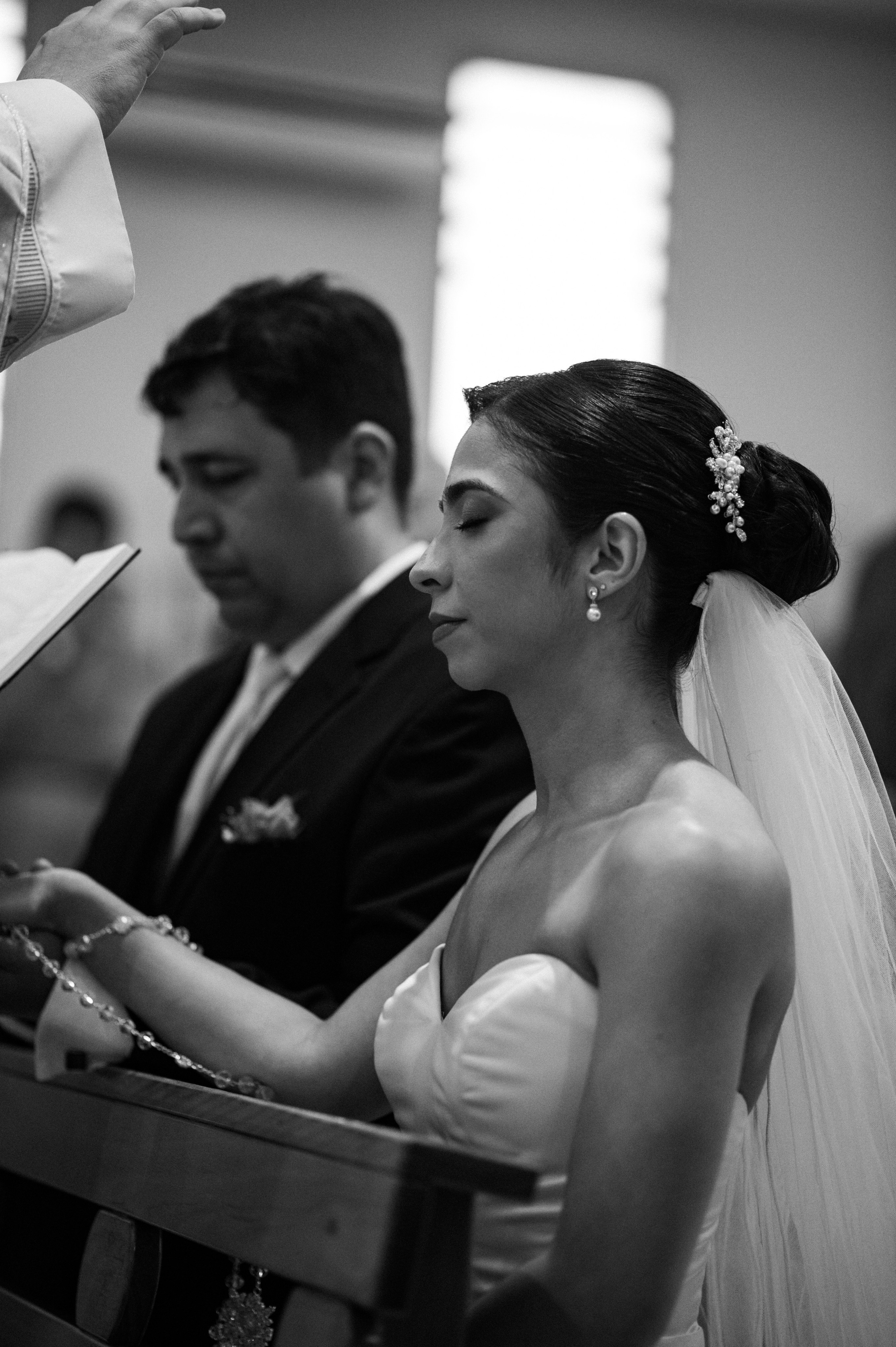 Thaís e José | Cerimônia Católica. Arthur Alves Fotografia