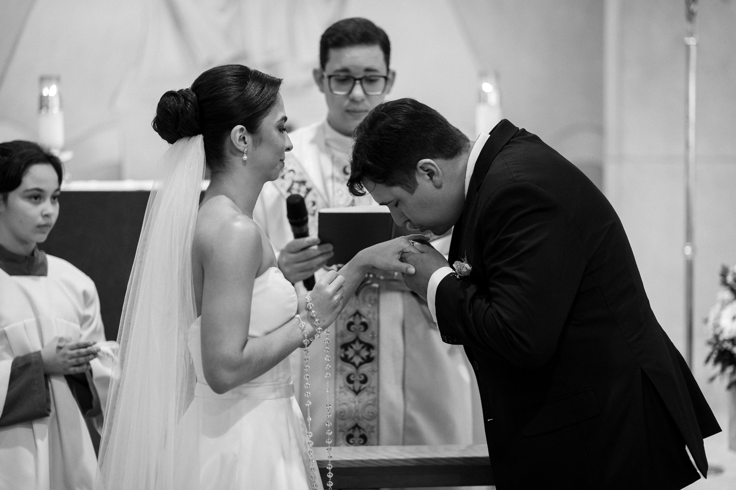 Thaís e José | Cerimônia Católica. Arthur Alves Fotografia