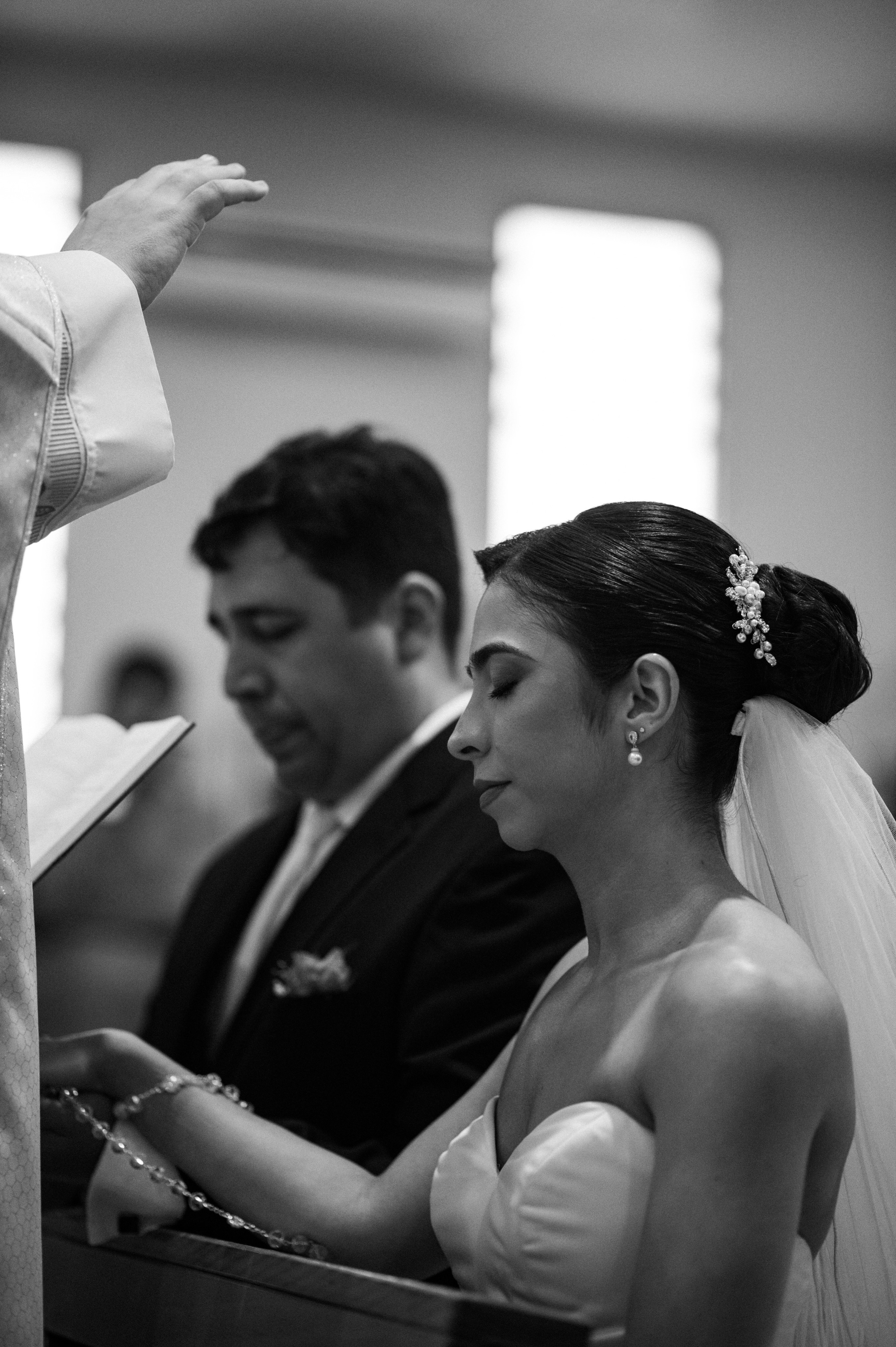 Thaís e José | Cerimônia Católica. Arthur Alves Fotografia