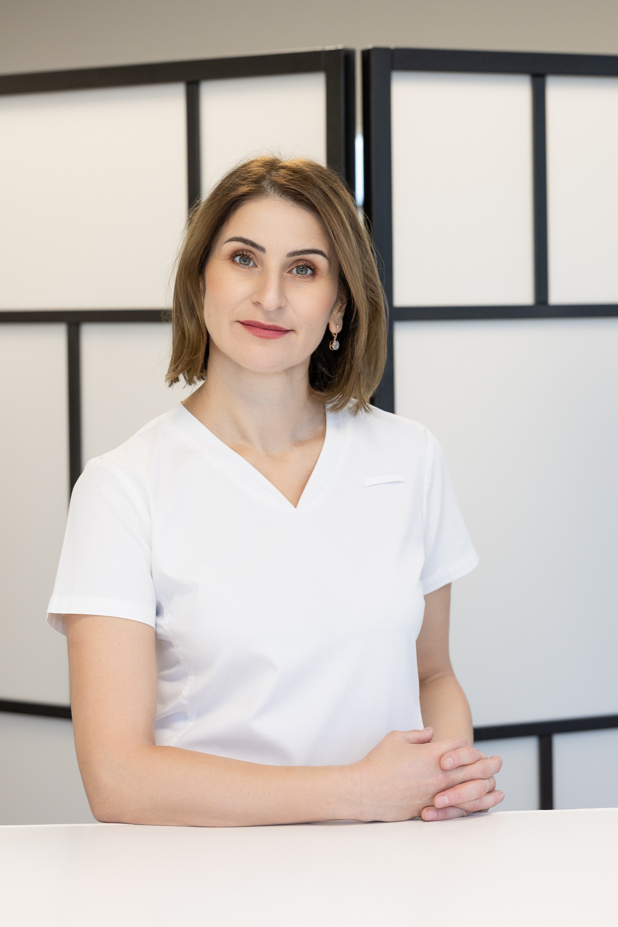 Violeta Sili, Esthéticienne/Beautician. Je suis photographe portraitiste et je réalise des portraits à toutes les étapes de votre vie! Bienvenue dans mon studio à Westmount, Qc
