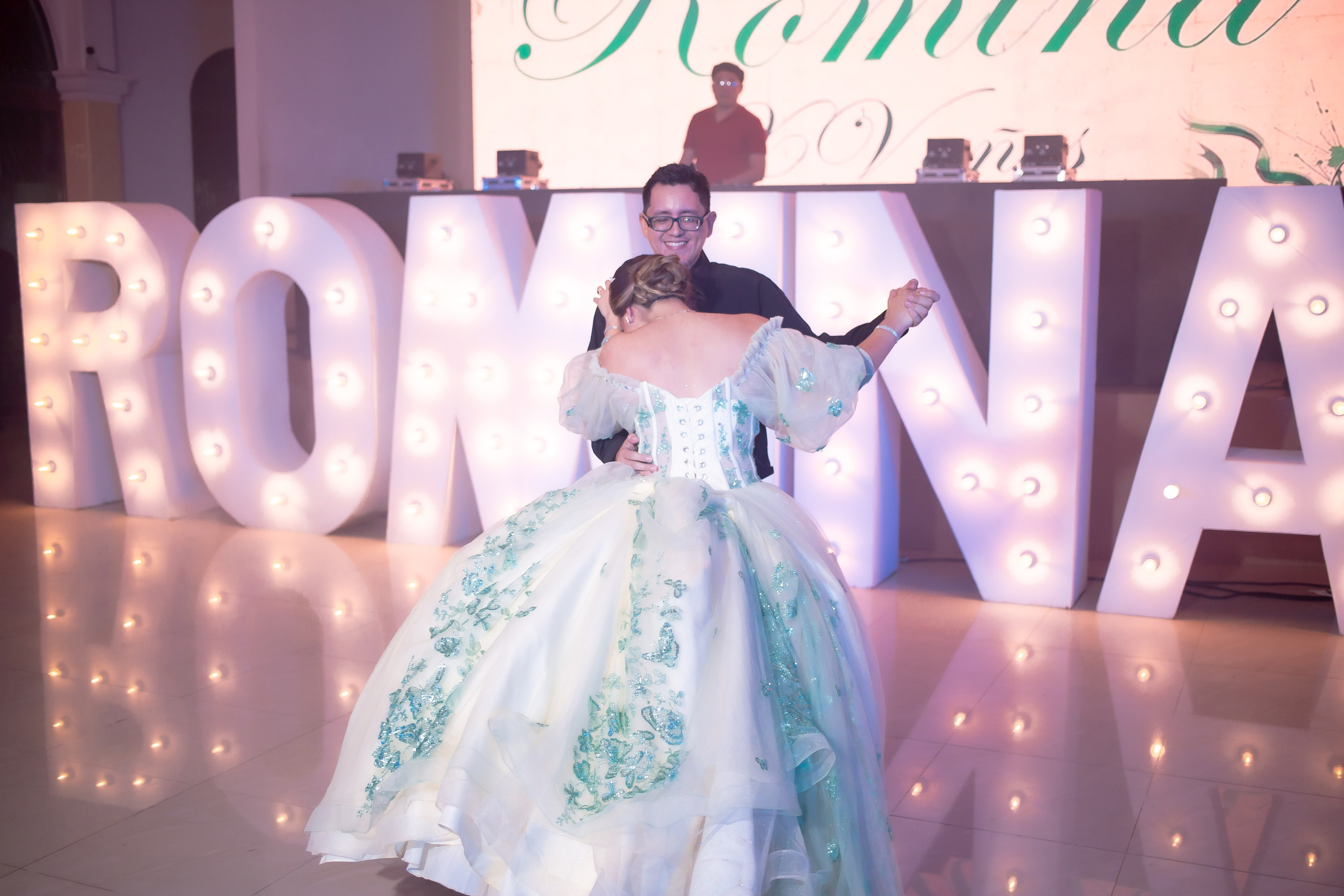 XV AÑOS ROMINA. Simón Enríquez Studio