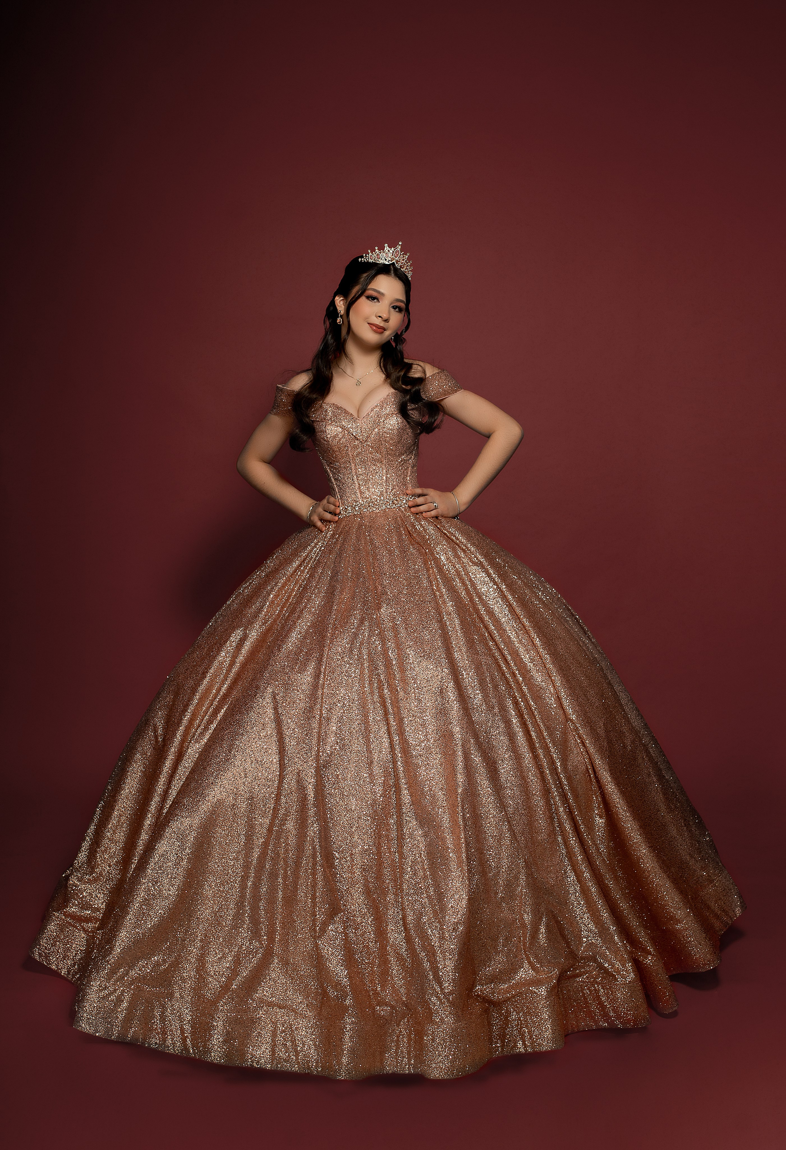 Quinceañera sesion formal en estudio. Victoria Castellanos. Fotógrafo profesional en Mazatlán