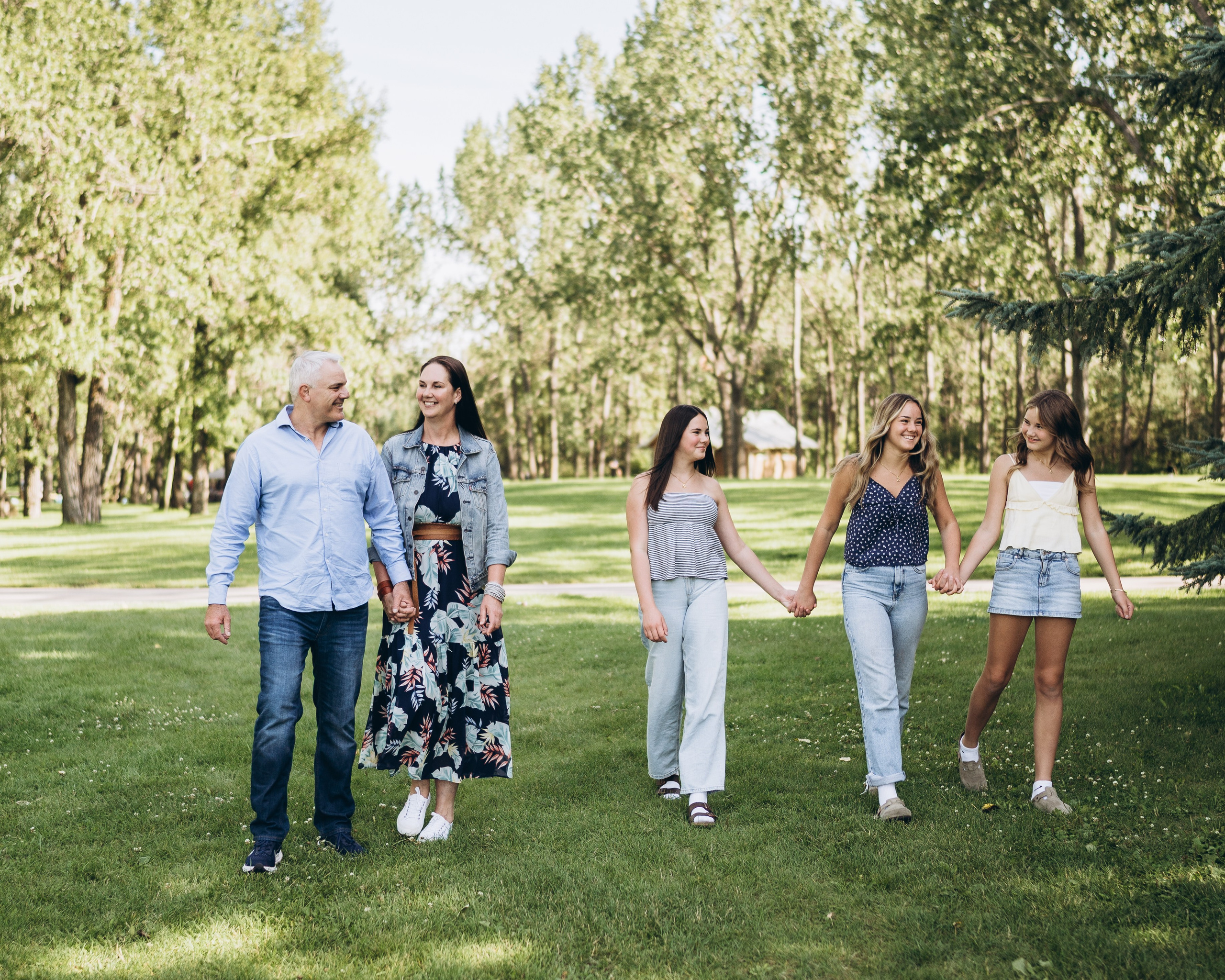 Lynn & fam. Calgary Wedding & Lifestyle Photographer — Yevhen Polishchuk