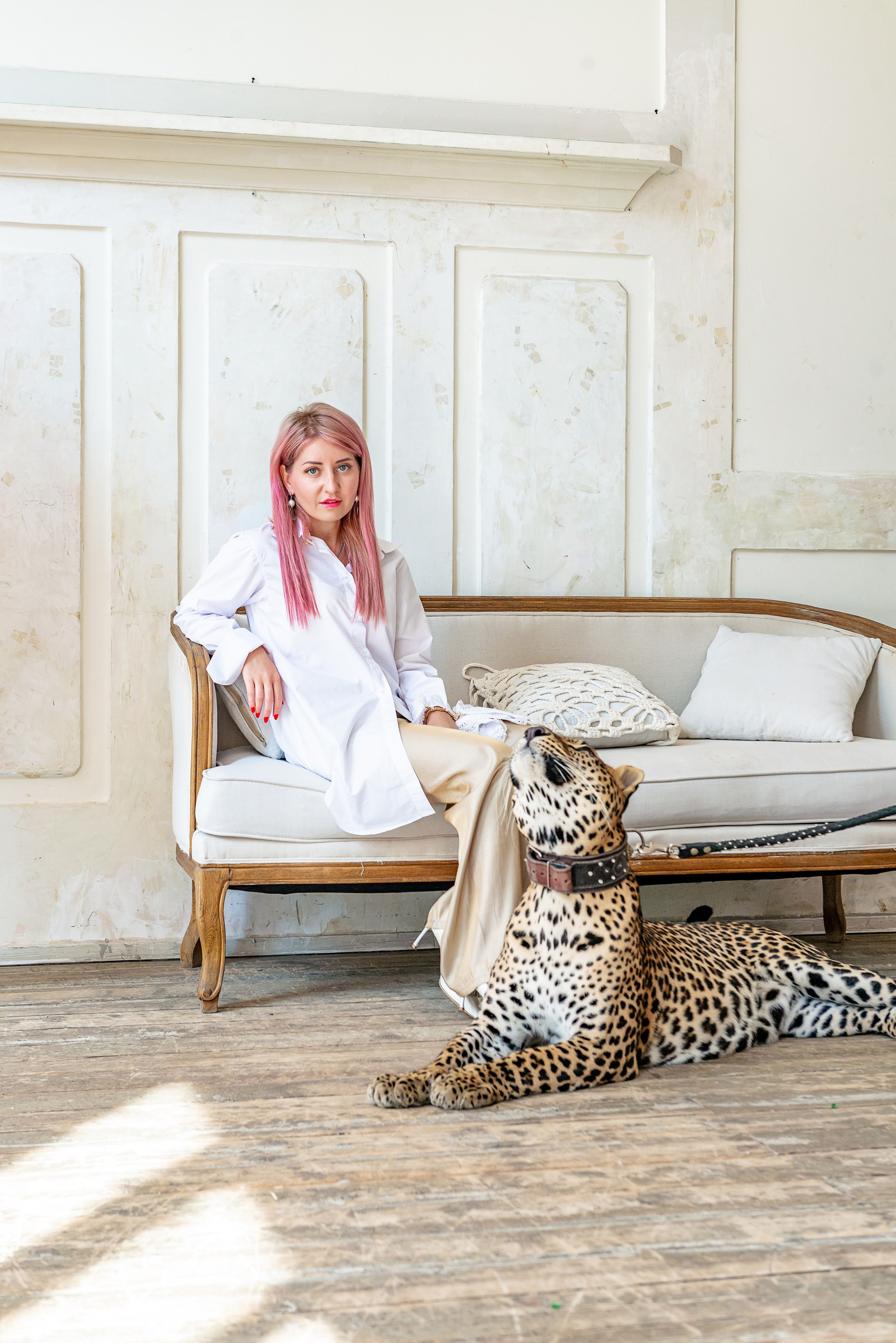 Photosession in the studio with a leopard. PHOTOGRAPHER QUINTANA ROO