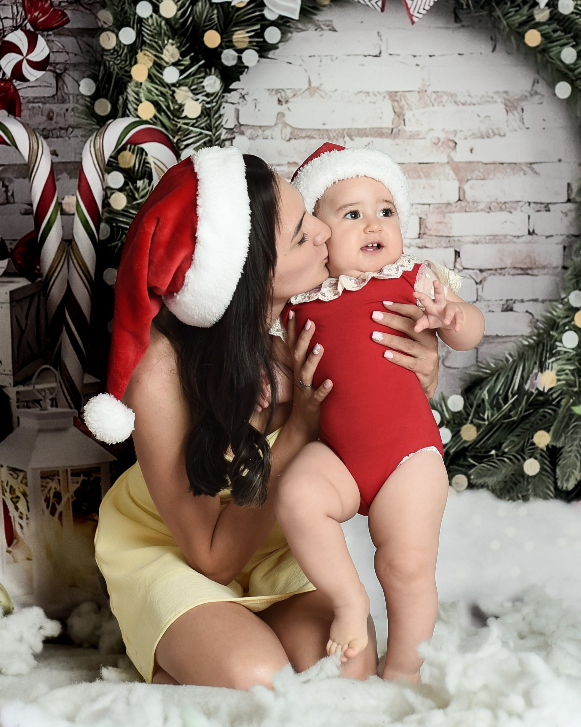 Sesión 1er año de Rebeca. Temática: Frutillita + Mini Sesión Navideña. Fotografo de casamiento en misiones y fotógrafo de familia  Posadas