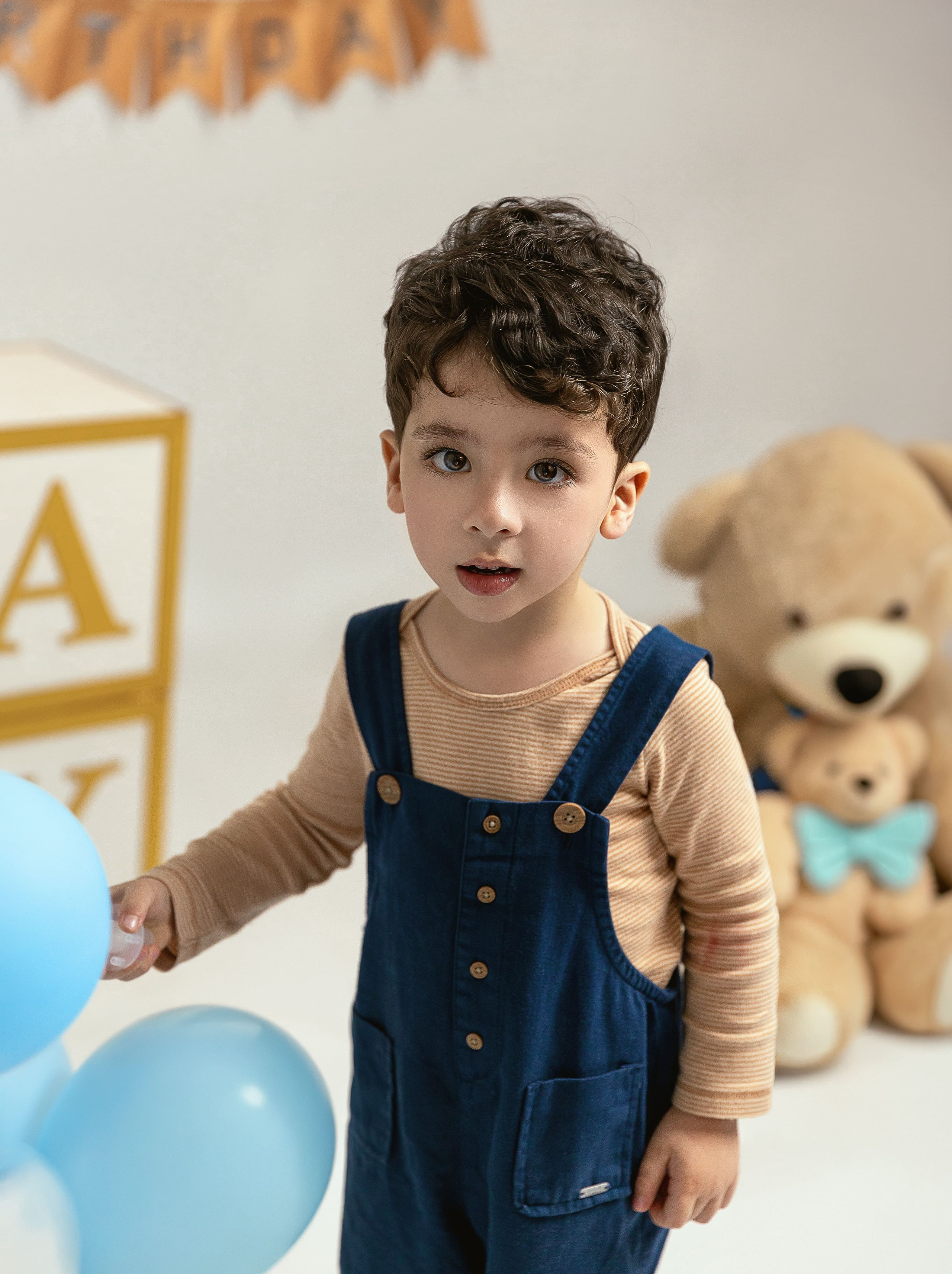 Ensaio fotográfico infantil em São Paulo, feito em estúdio e pensado para valorizar a personalidade de cada criança. Fotografias naturais, divertidas e atemporais.