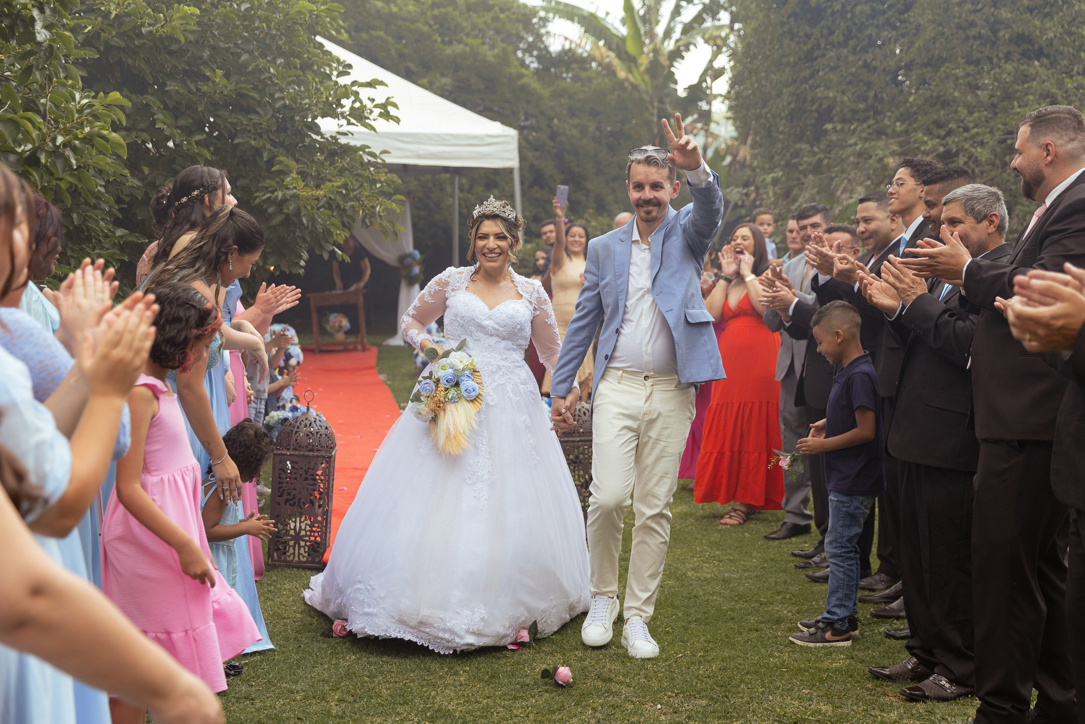 Ensaio e fotografia de casamento em São Paulo com registros naturais e emocionantes. Cada detalhe, abraço e olhar se transforma em uma lembrança especial do grande dia.