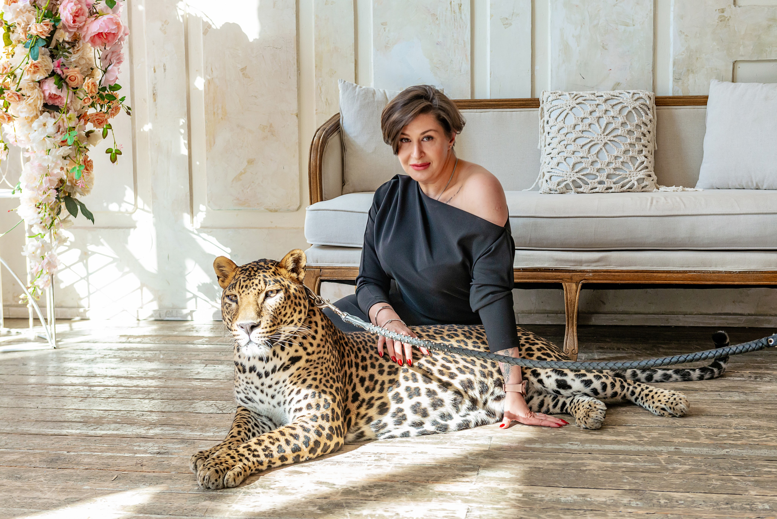 Photosession in the studio with a leopard. PHOTOGRAPHER QUINTANA ROO