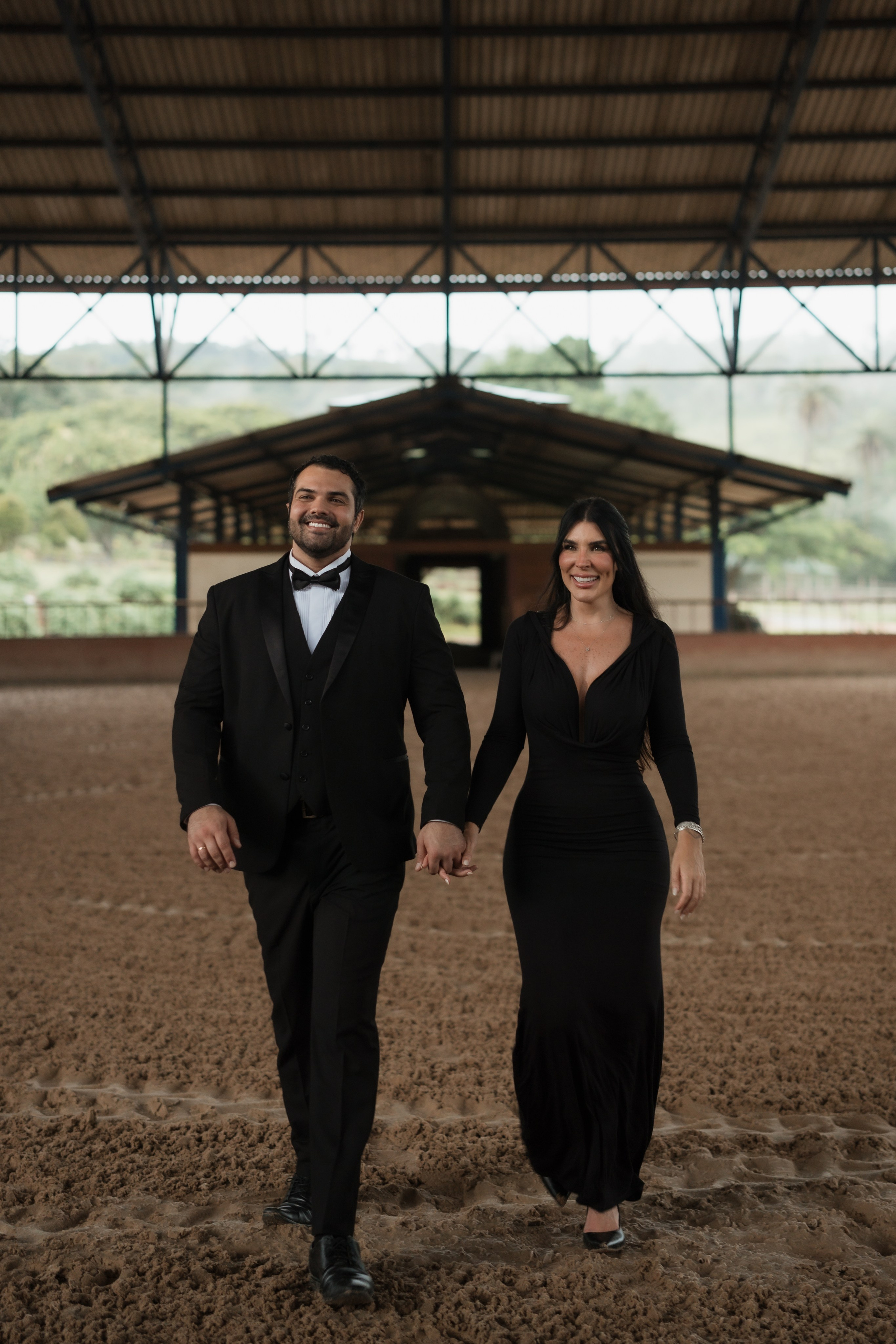 Pré-Wedding Sara e Rafael no Campo em Minas Gerais com Estética Editorial | Edu e Josi Fotografia