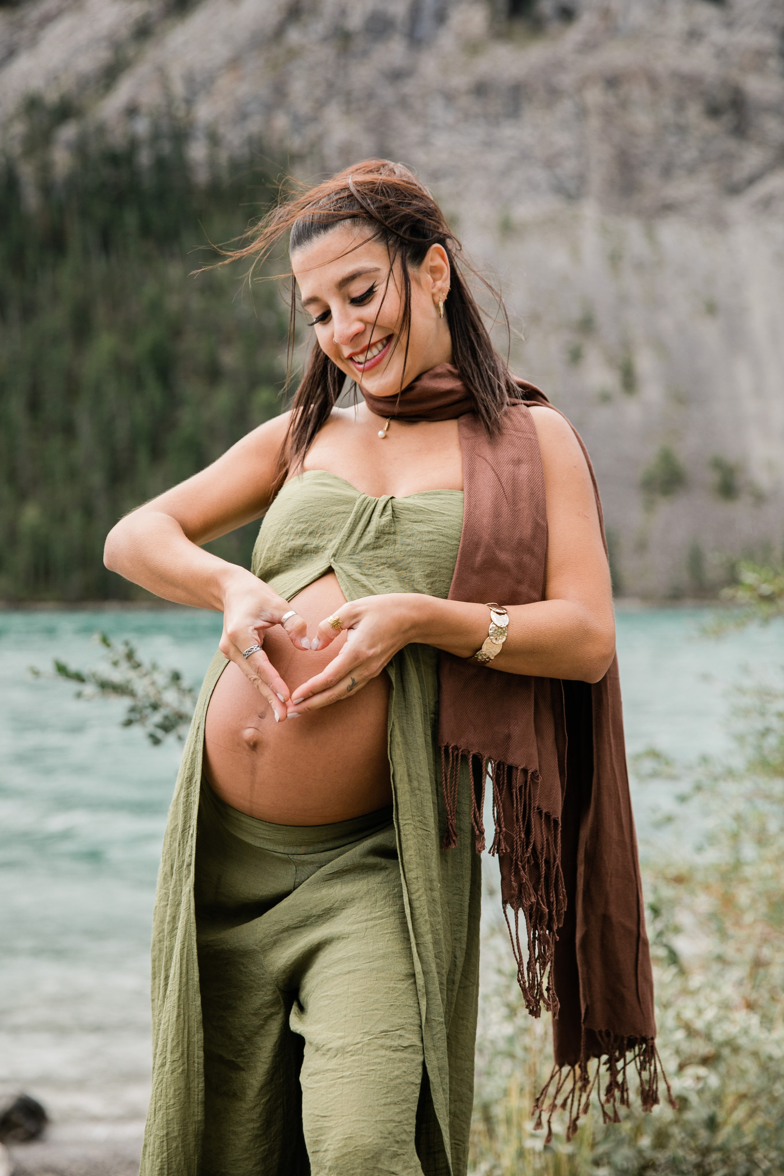 Maternity Photos — Canmore — Daniella. Fotografía accesible en Calgary