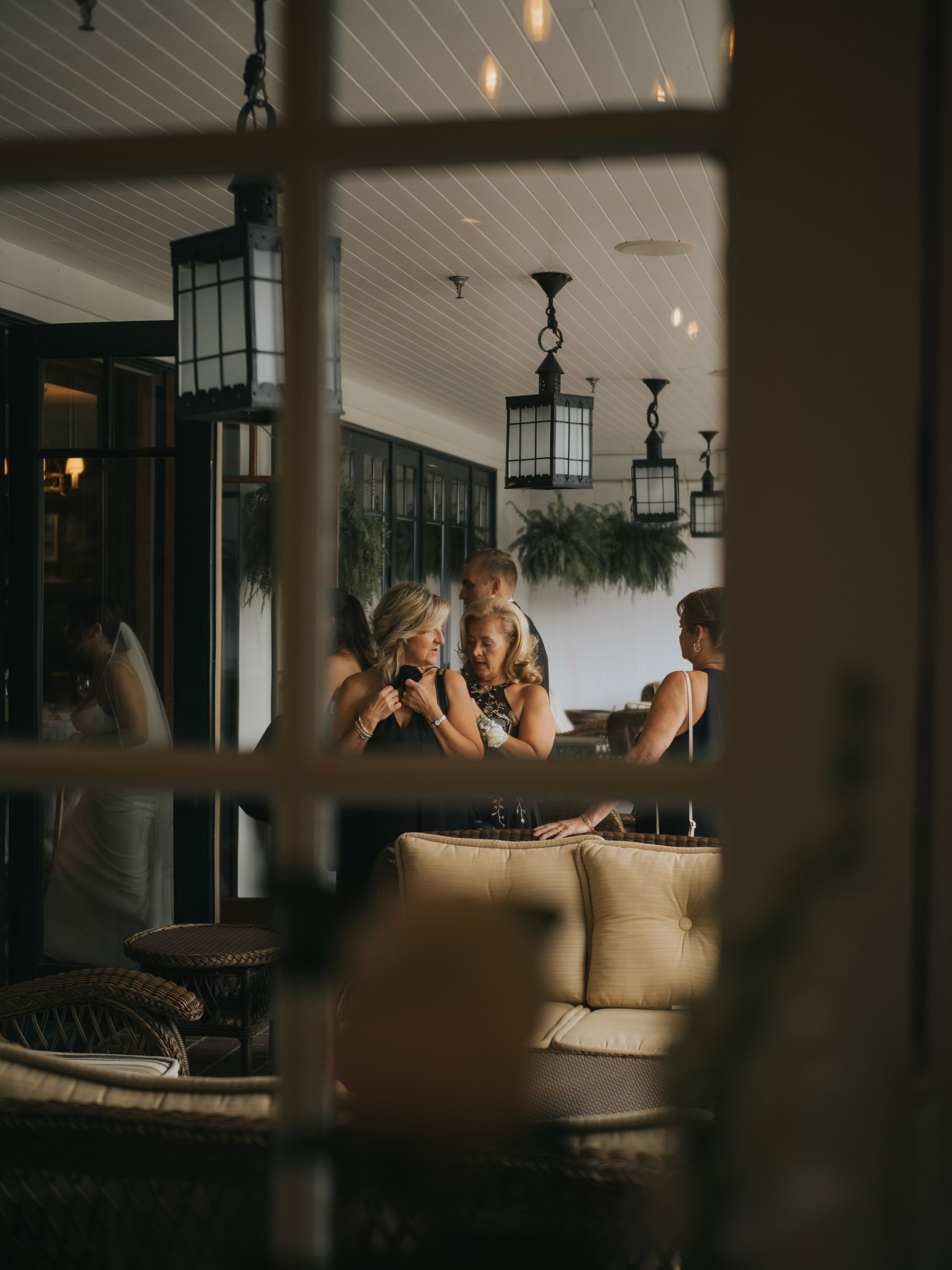 Wedding of Cassandra and Loïc in Beaconsfield, Montreal. Montreal Wedding Photographer — Muriel Oe Photo