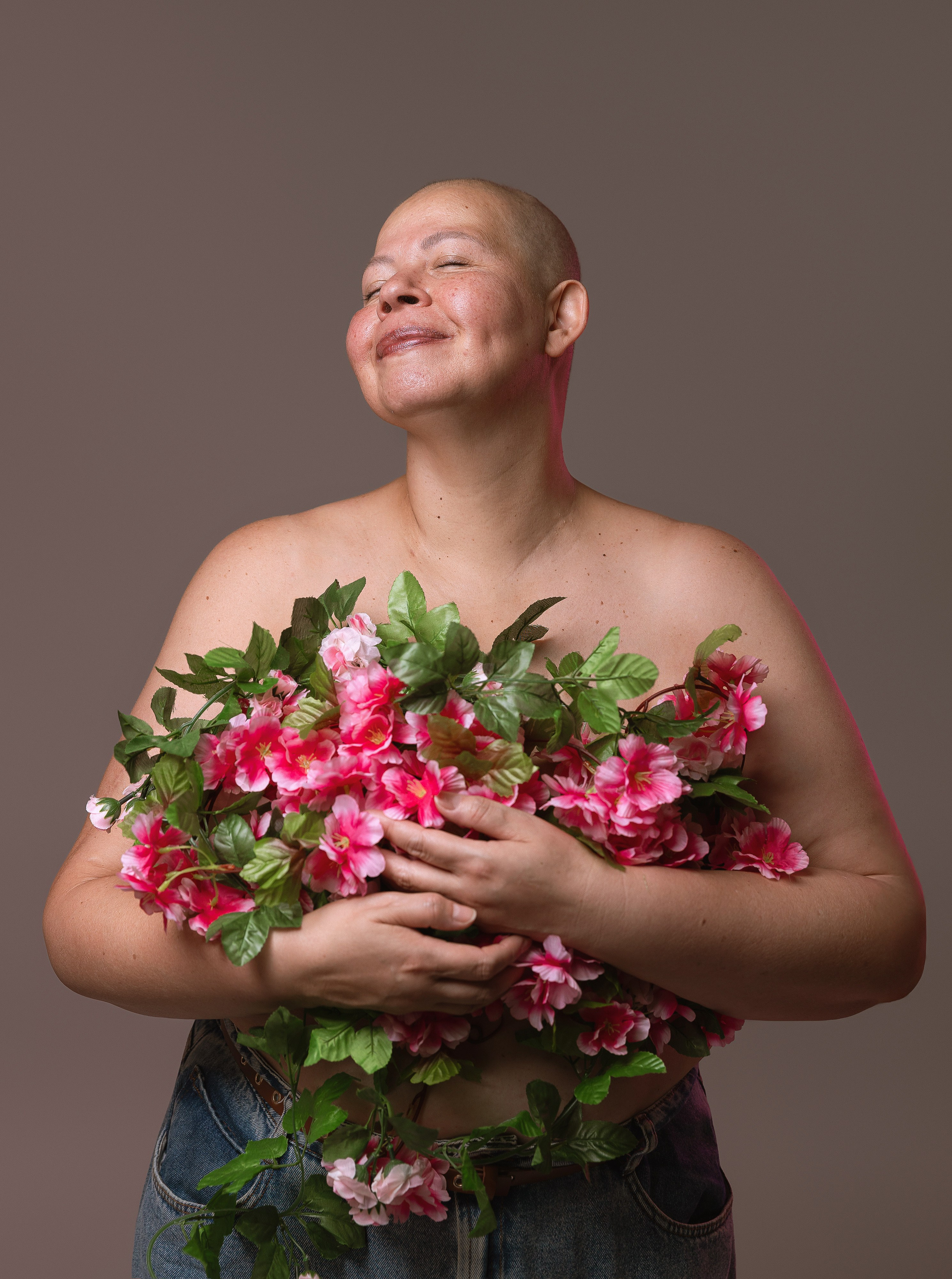 Fotografia pessoal em estúdio em São Paulo para quem deseja se enxergar de uma nova forma. Retratos femininos que valorizam autoestima, personalidade e autenticidade.