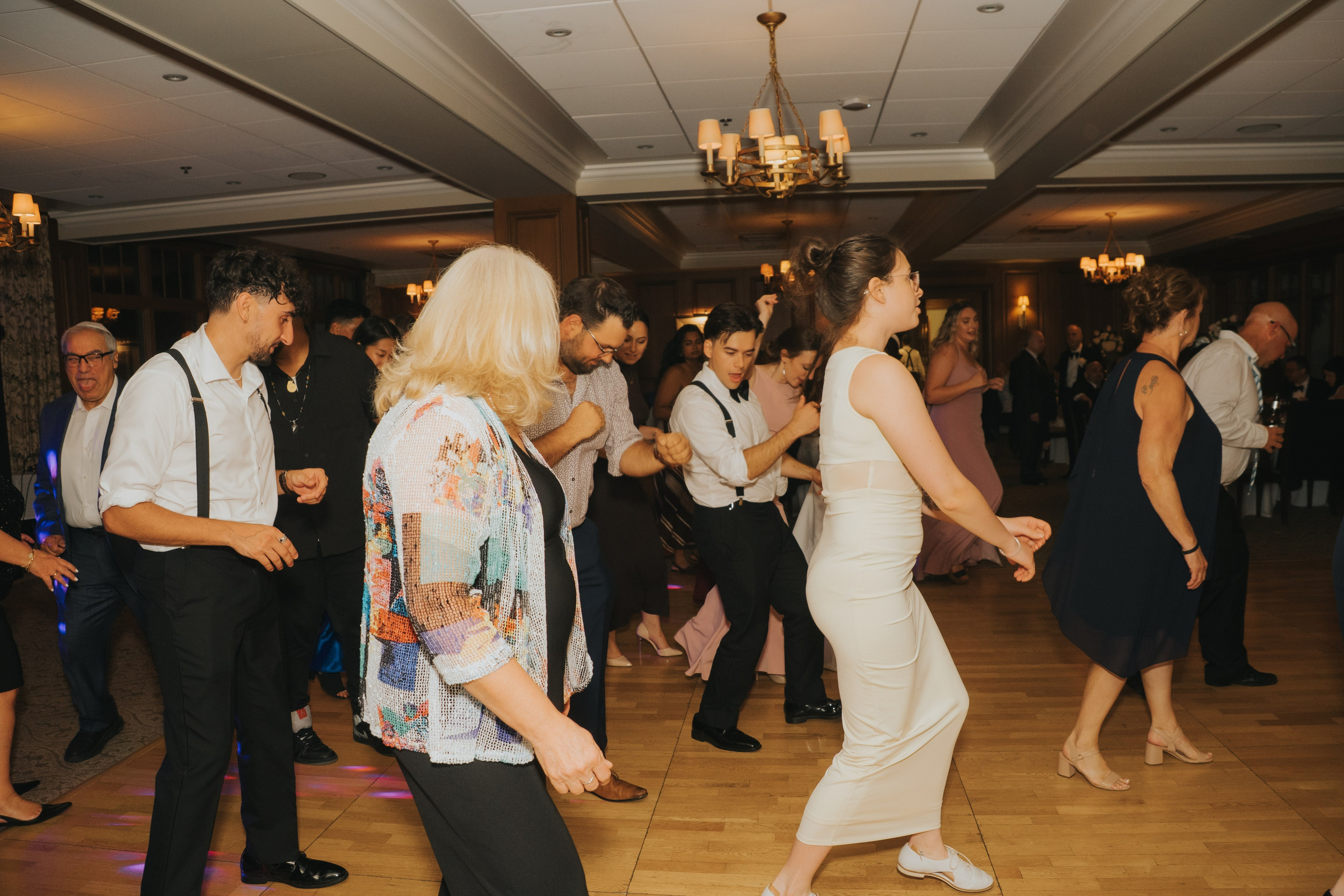 Wedding of Cassandra and Loïc in Beaconsfield, Montreal. Montreal Wedding Photographer — Muriel Oe Photo