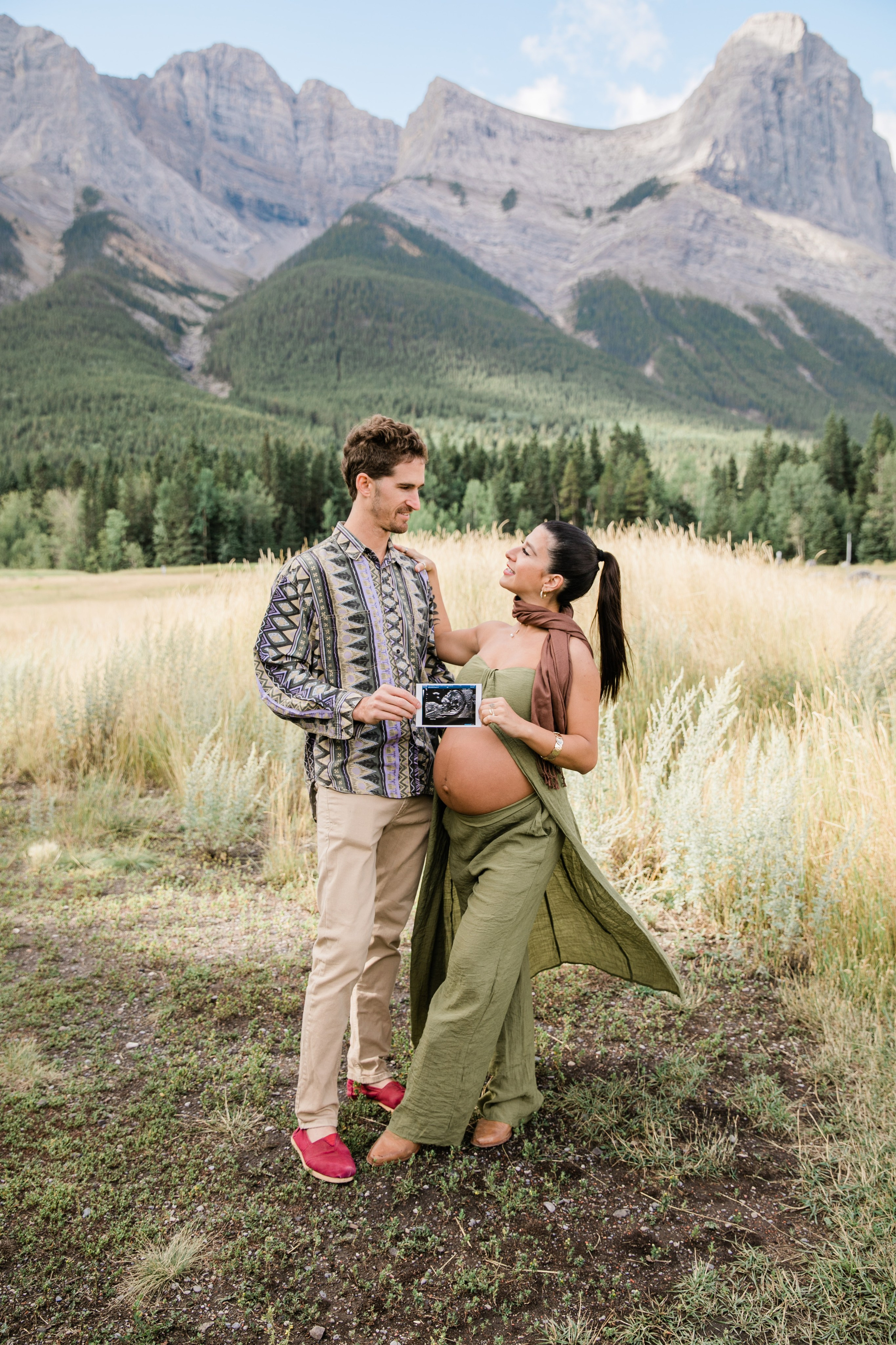 Maternity Photos — Canmore — Daniella. Fotografía accesible en Calgary