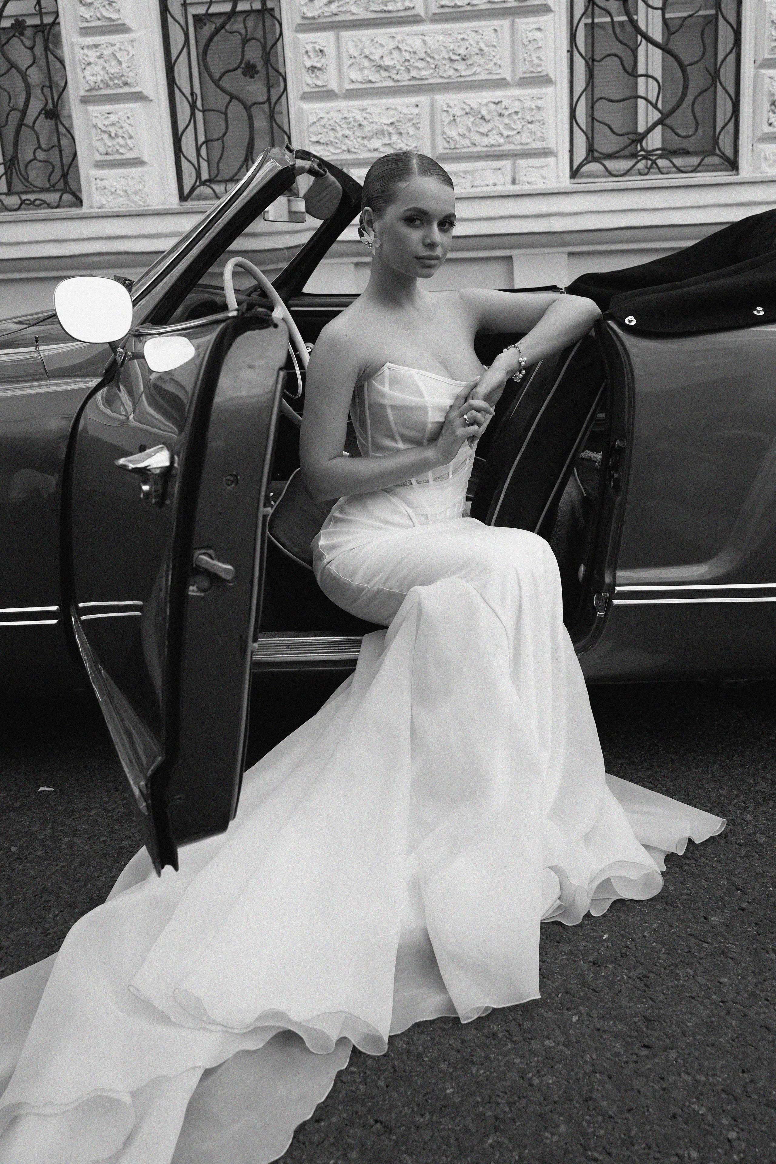 Wedding Portraits in a Vintage Convertible. Anna & Bogdan. Wedding & Portrait Photographer in Cancun, Tulum & Mexico City — Elena Ruzgis