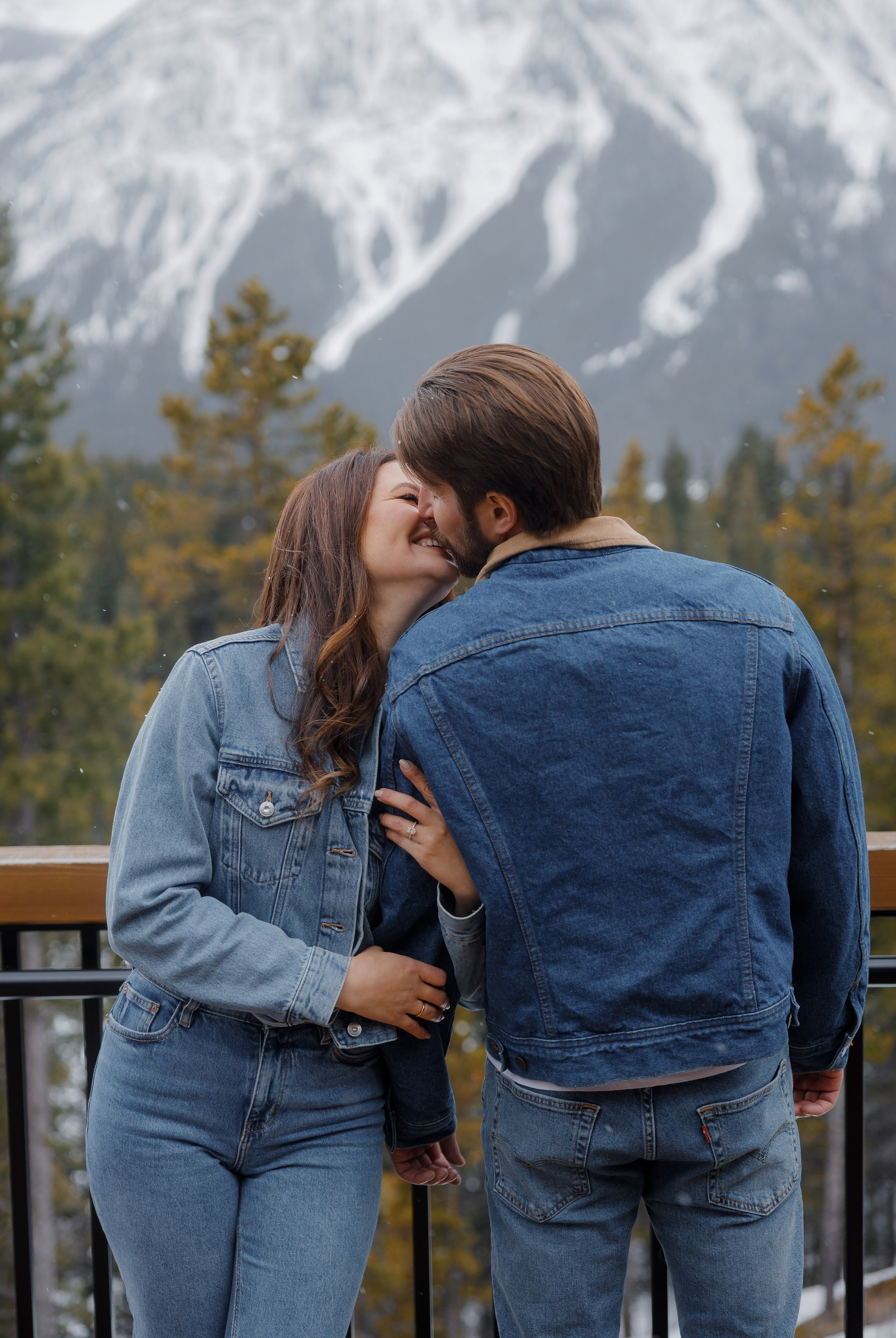Ski engagement session. Photographer Elvira Hryshchenko