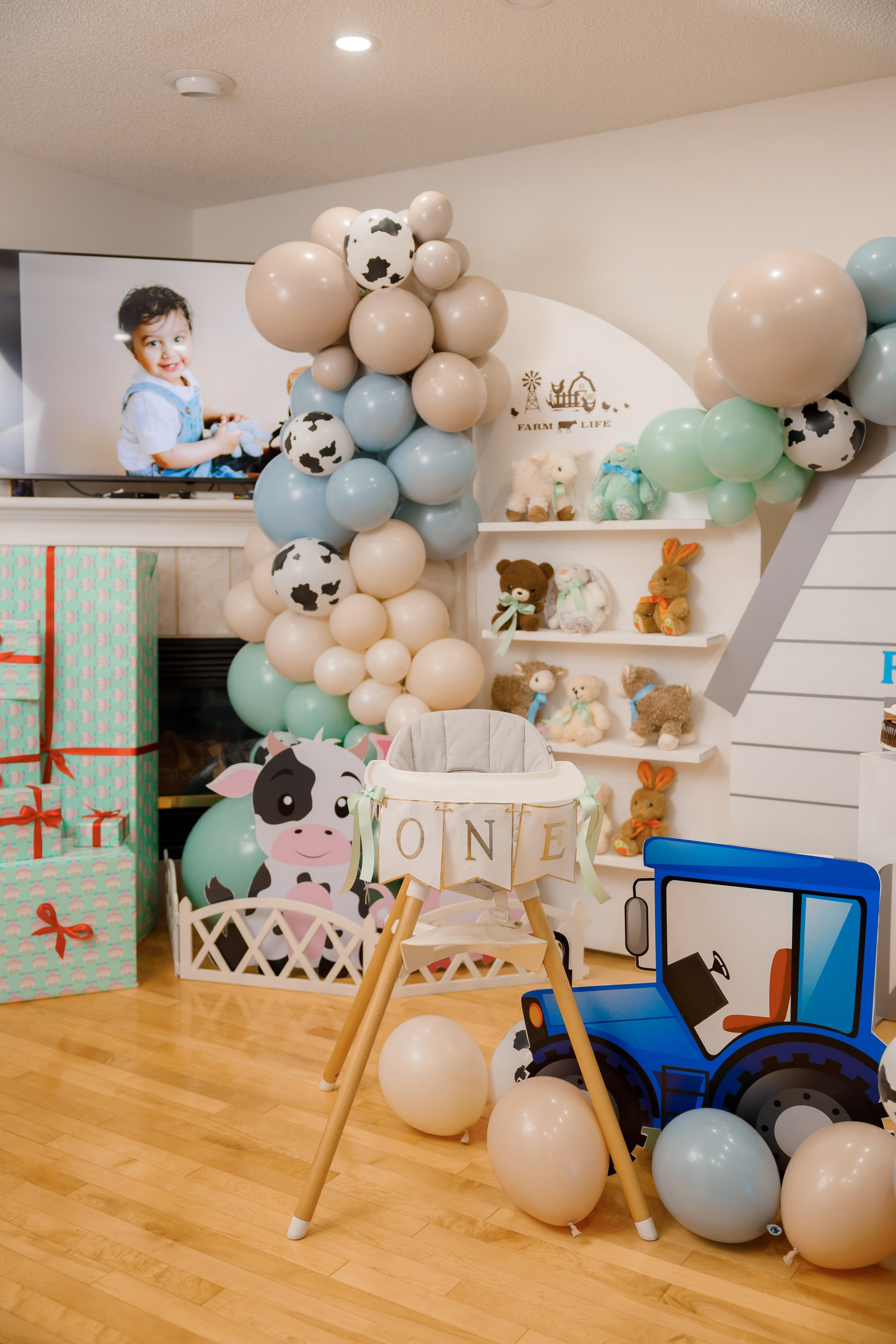 Fateh’s 1st birthday. Photographer Elvira Hryshchenko