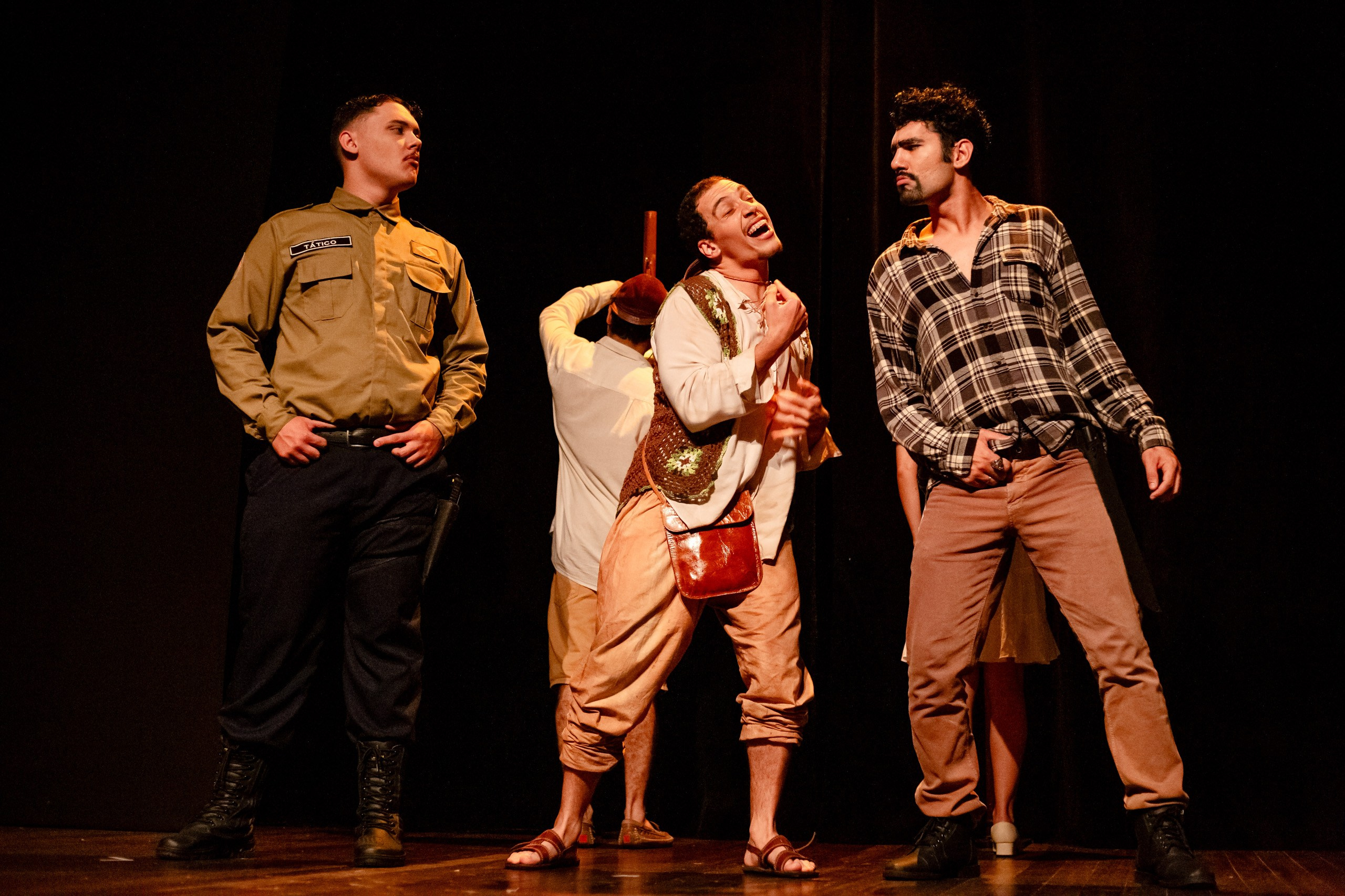 Fotografia de espetáculo teatral Auto da Compadecida do grupo de teatro Anchieta Arte Cênica