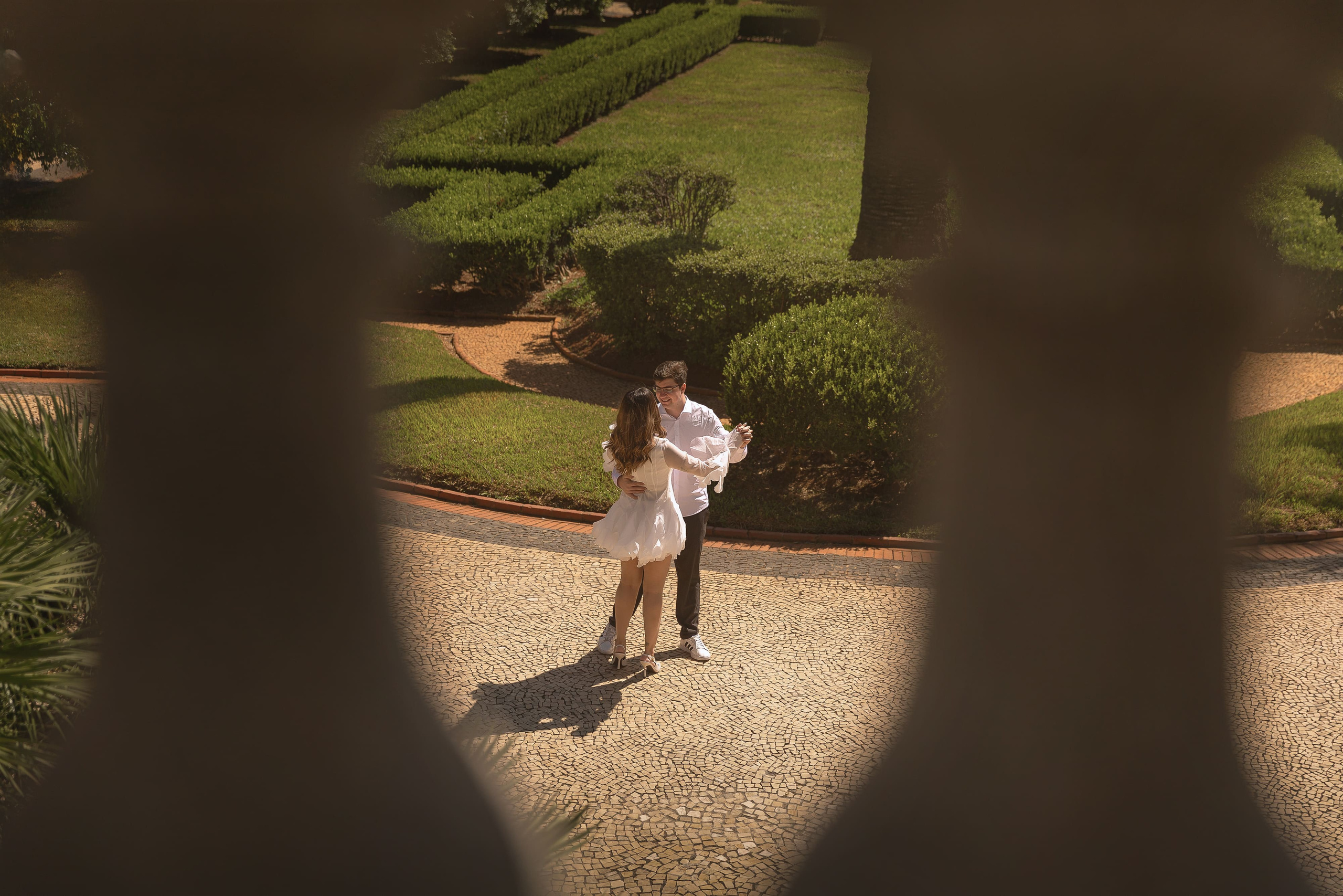 Ensaio fotográfico externo no Parque da Independência, em São Paulo. Retratos naturais em meio à arquitetura e aos jardins, valorizando beleza, personalidade e autenticidade.