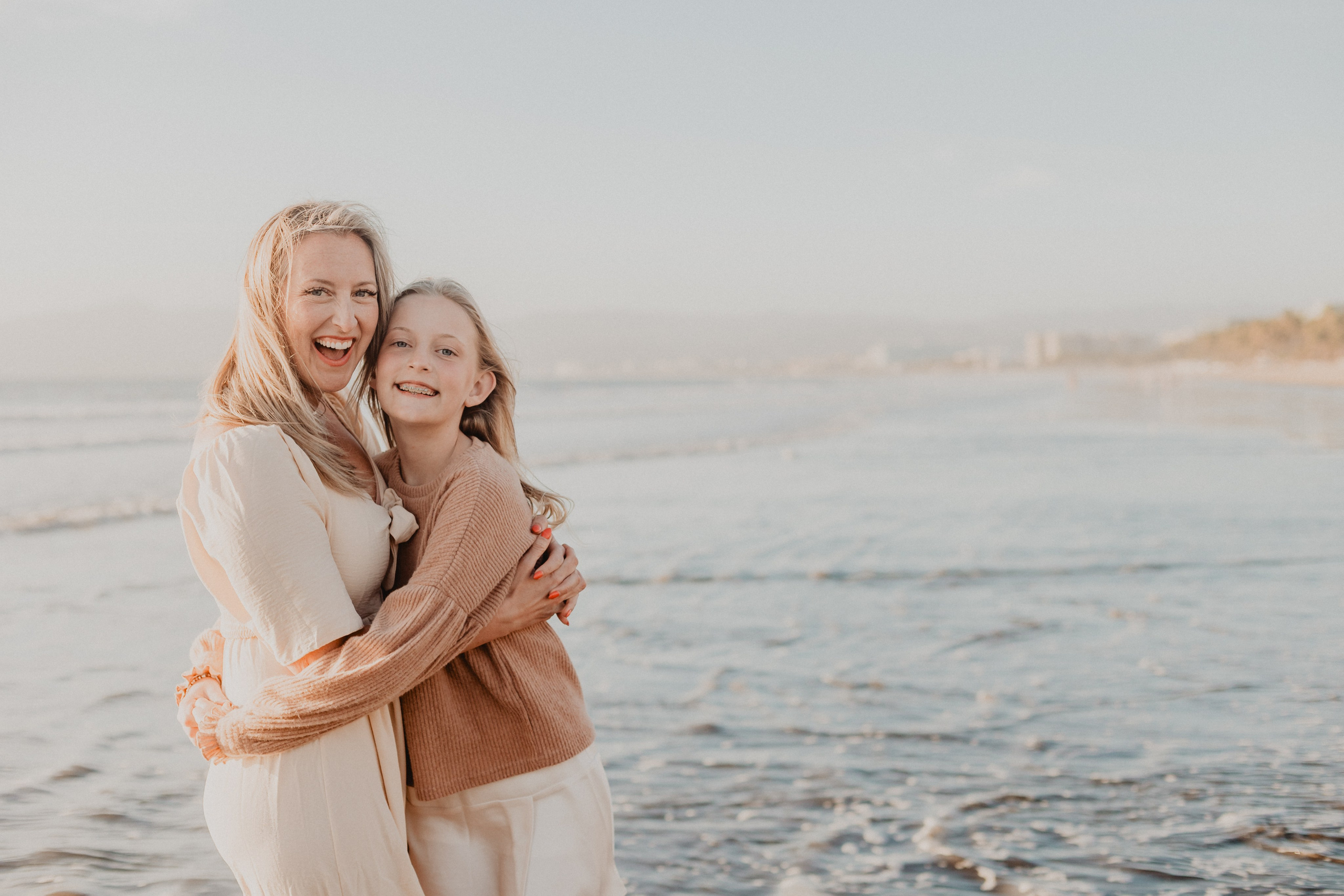 Laughter, Sand, and Sea: A Family Session in Nuevo Vallarta. Fotógrafo de Bodas en Puerto Vallarta y Riviera Nayarit | VL photo & film