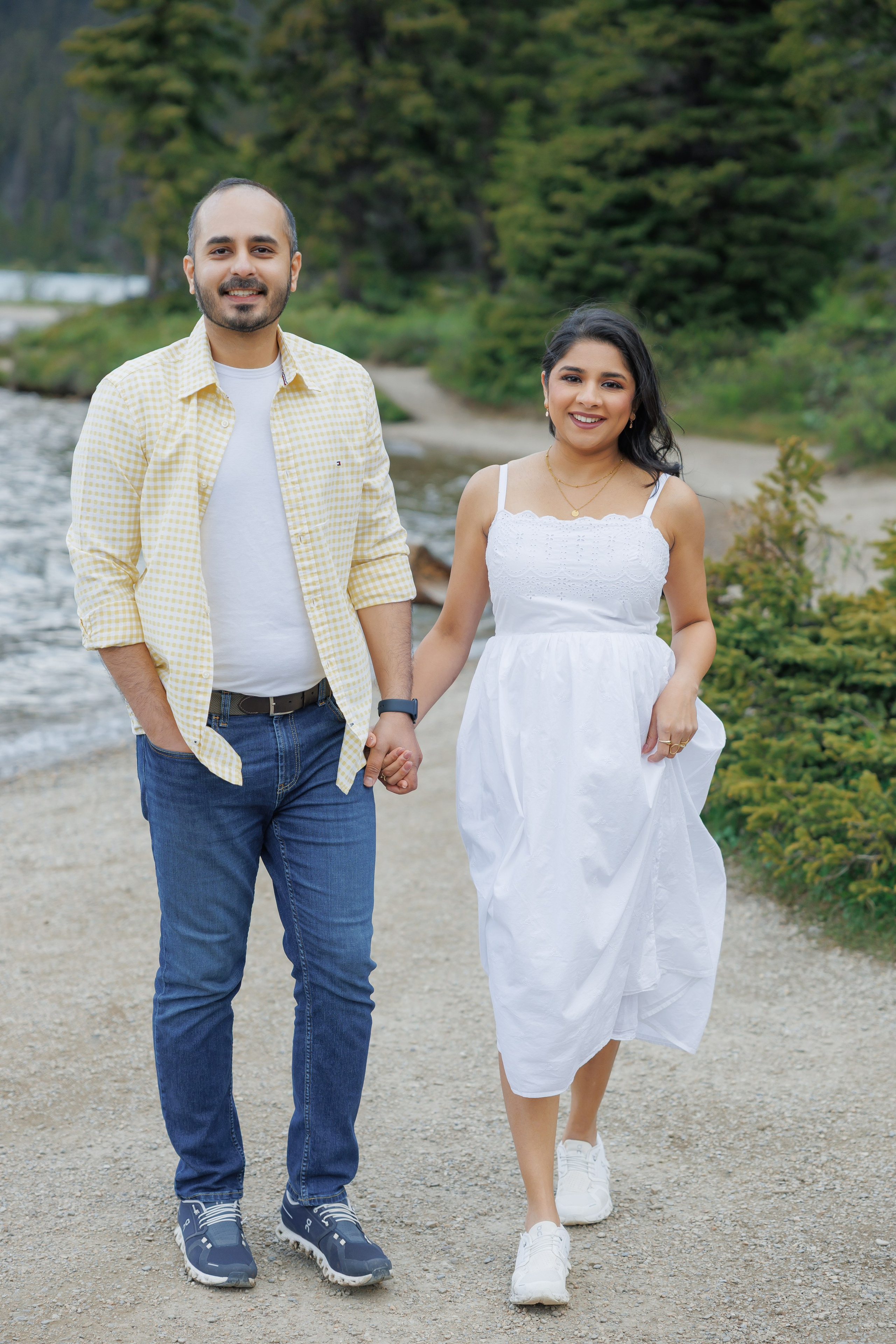 Mountain maternity shoot. Photographer Elvira Hryshchenko