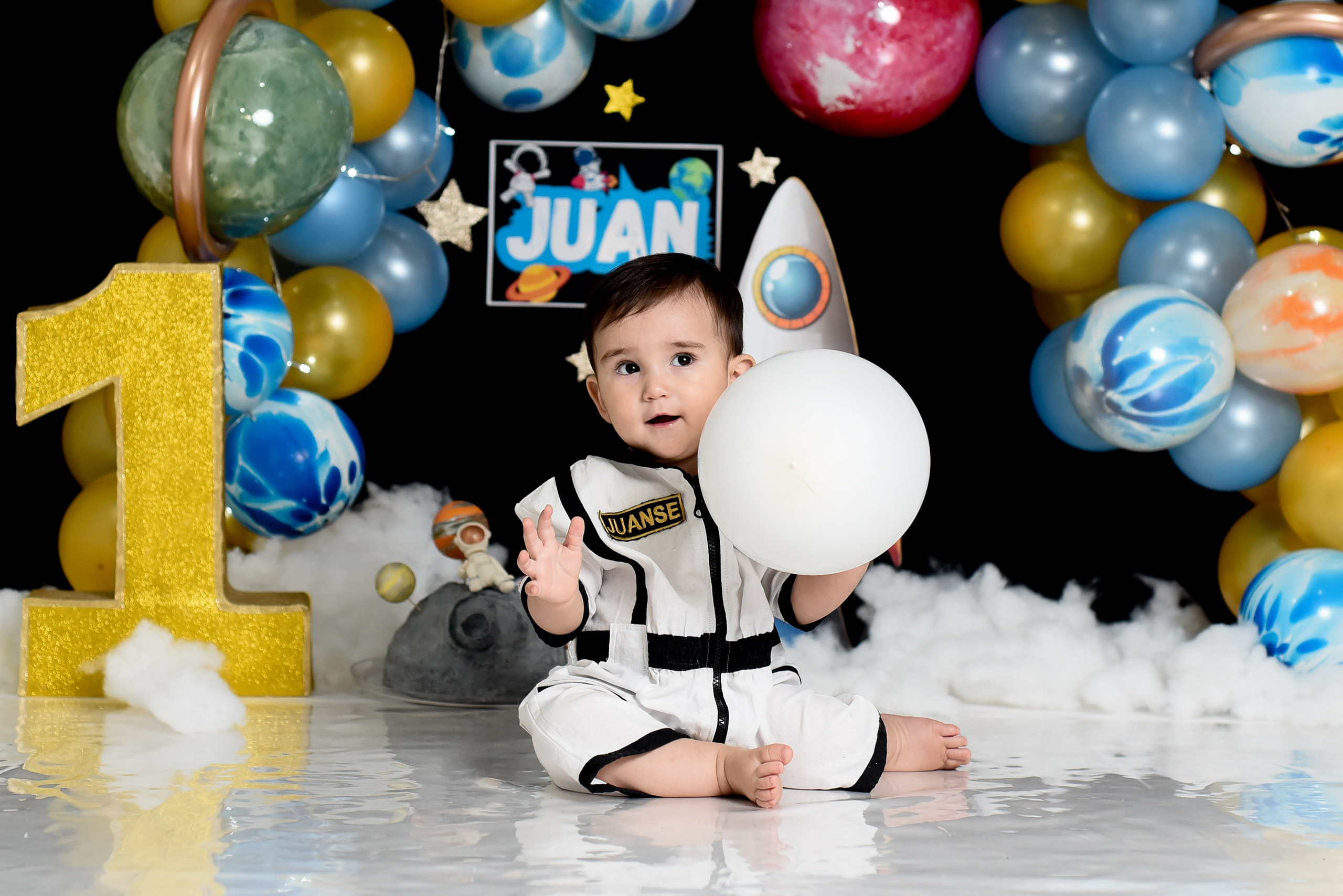 Sesión 1er año de Juan. Temática: Astronauta. Fotografo de casamiento en misiones y fotógrafo de familia  Posadas