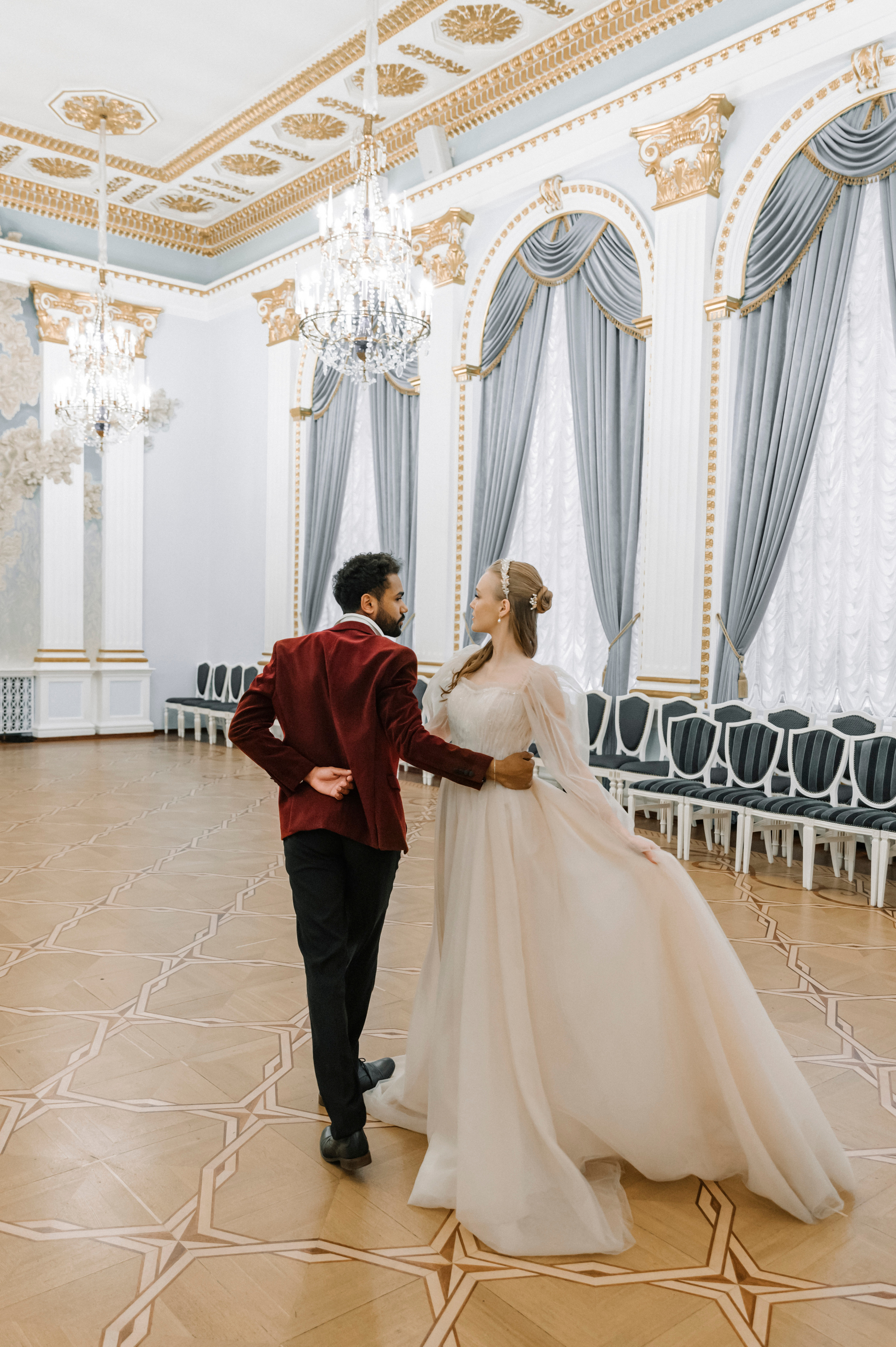 Bridgertonów. Kreatywność na granicy wesela. Nika Stoma — fotografka i blogerka w Europie i Azji