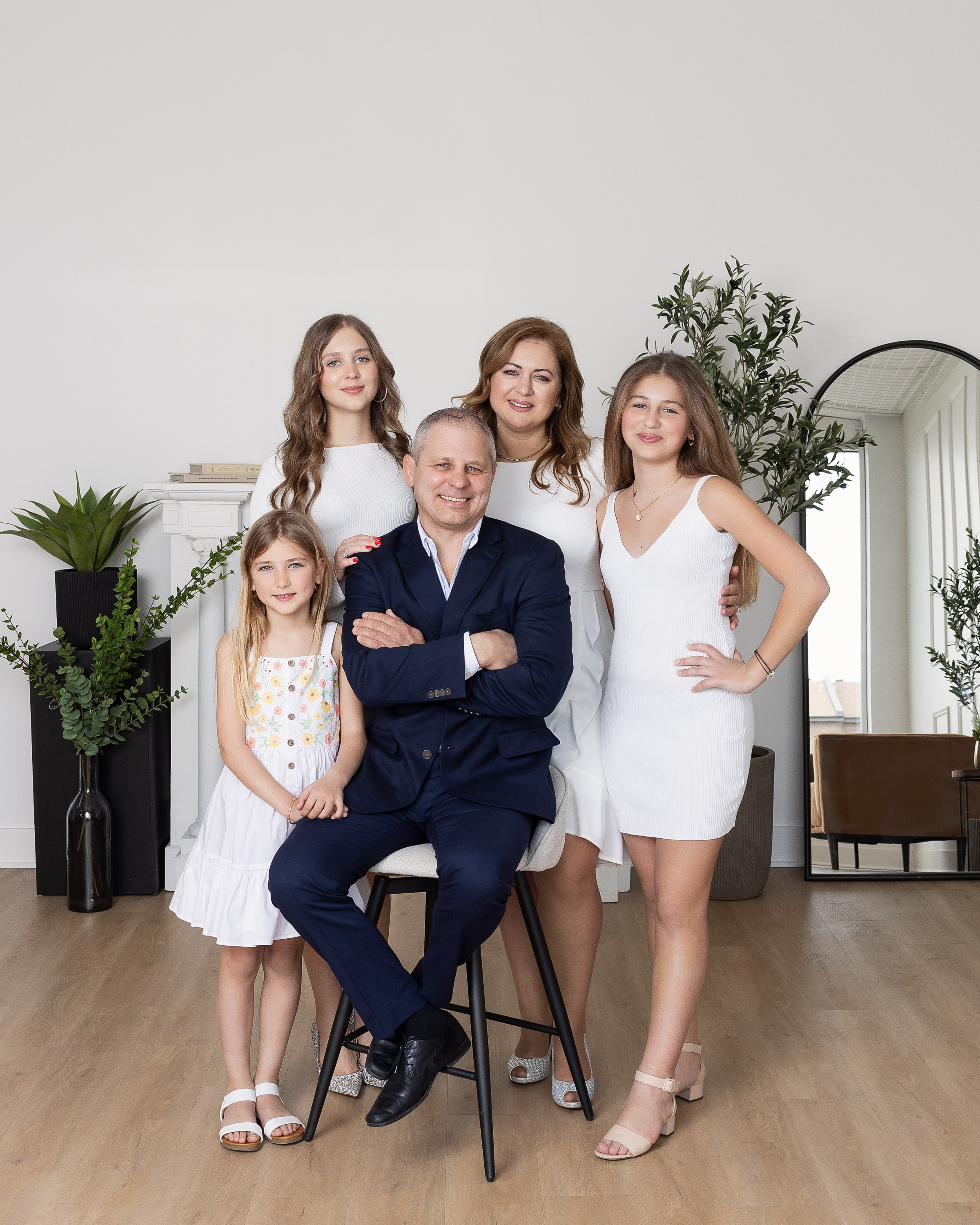 FAMILY. Je suis photographe portraitiste et je réalise des portraits à toutes les étapes de votre vie! Bienvenue dans mon studio à Westmount, Qc