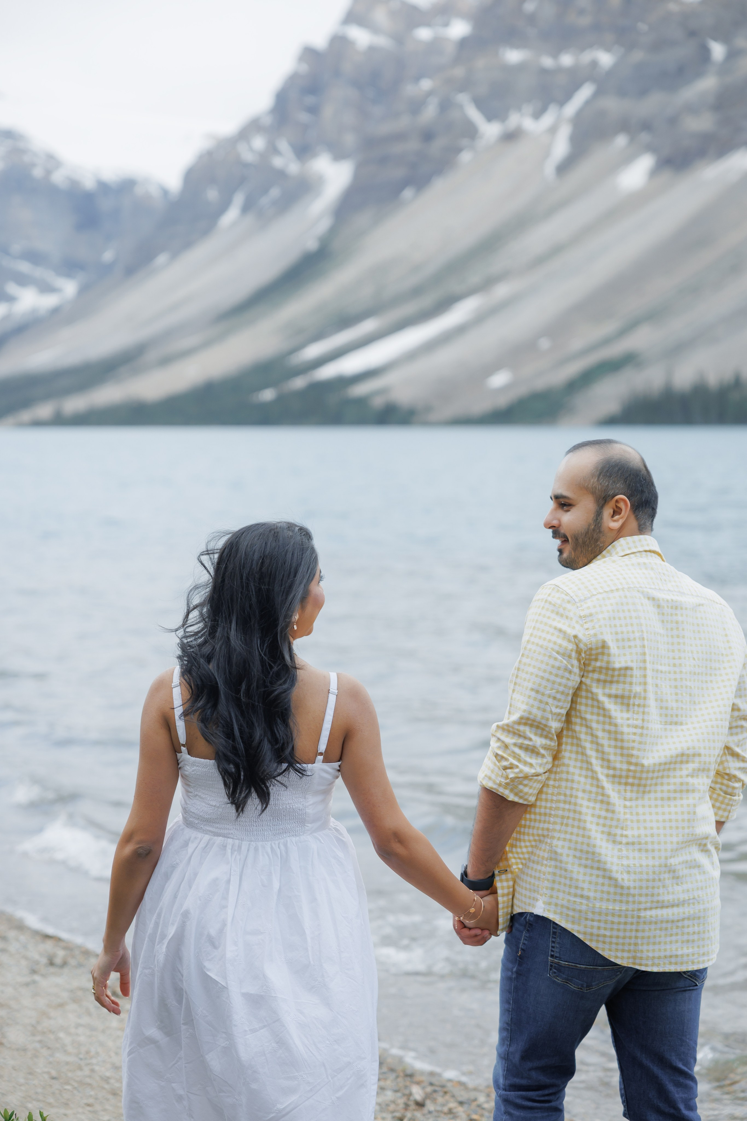 Mountain maternity shoot. Photographer Elvira Hryshchenko
