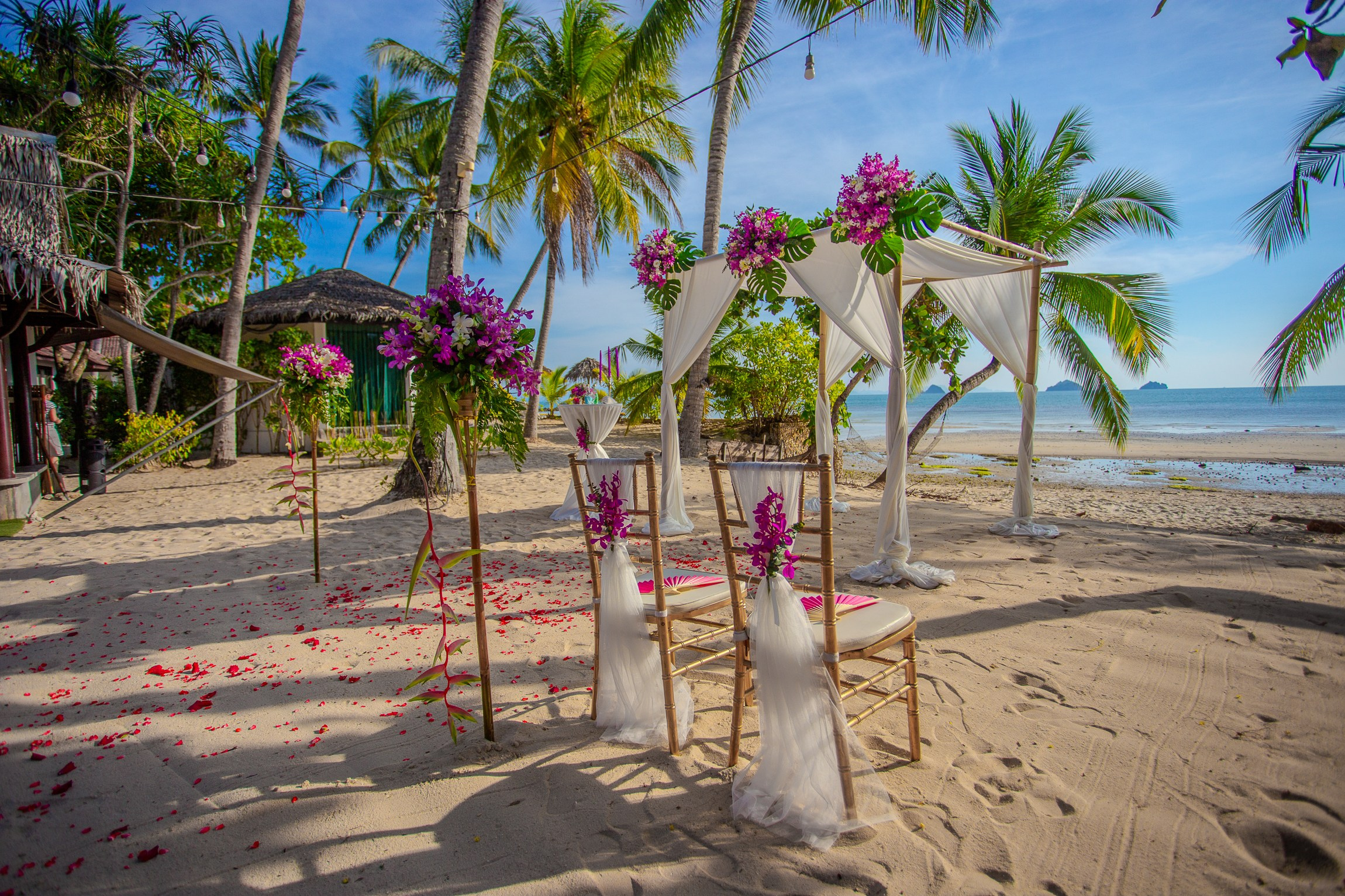 Wedding on the beach. Mariage à Koh Samui, en Thaïlande. Whatsapp: +66 94 3 650 301