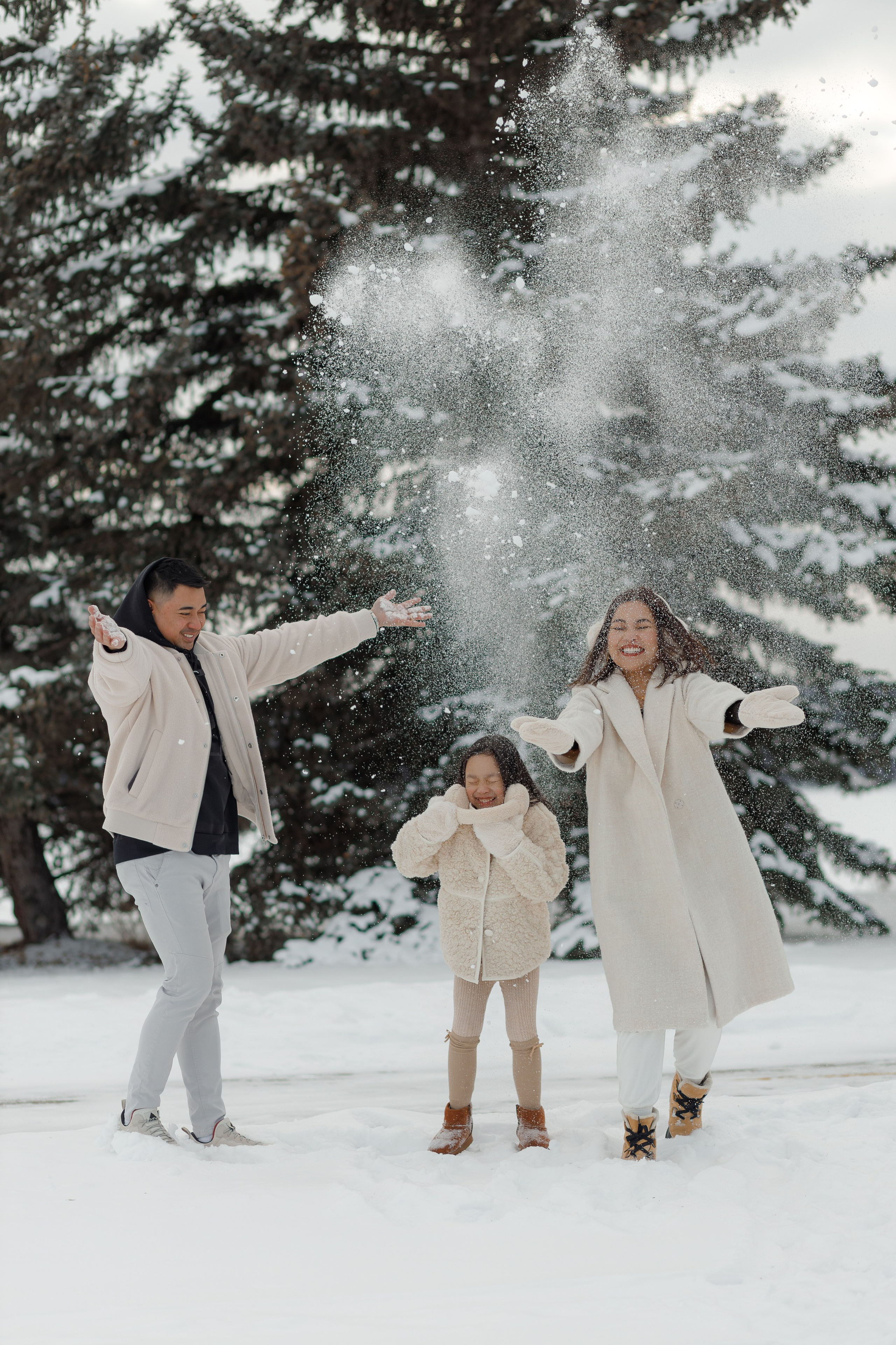 Family winter story. Photographer Elvira Hryshchenko
