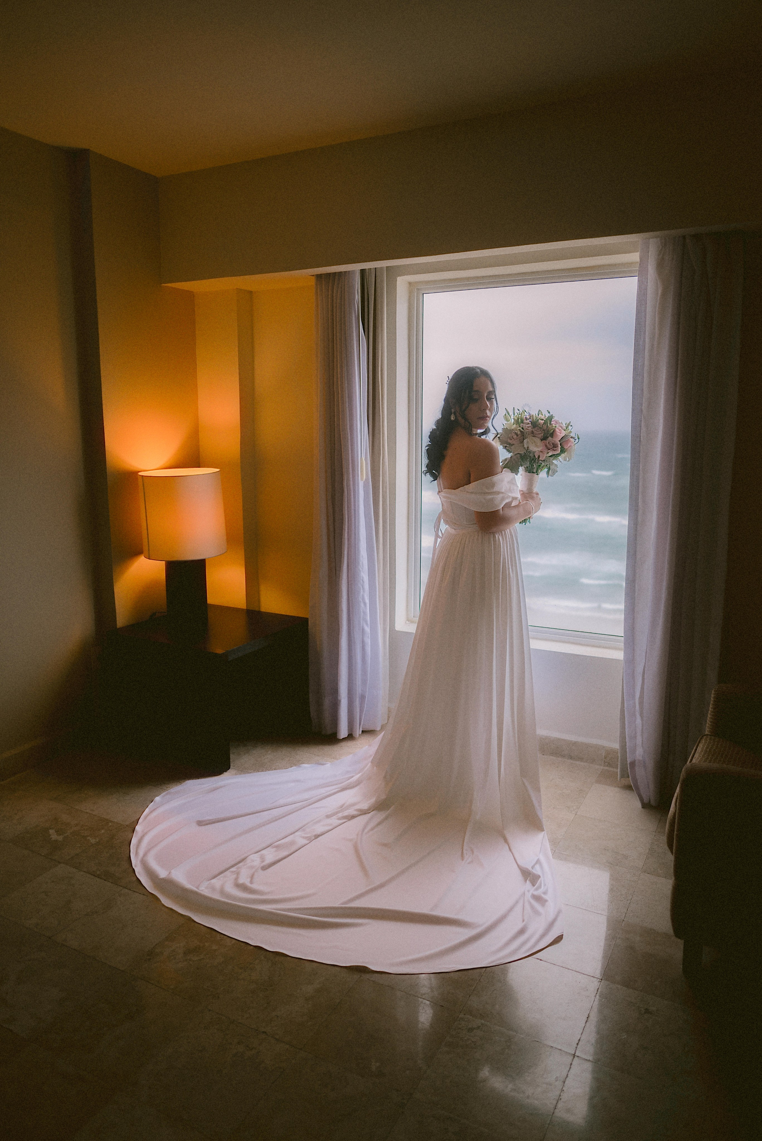 Novia preparándose antes de la ceremonia — Getting Ready Carlos RaGo