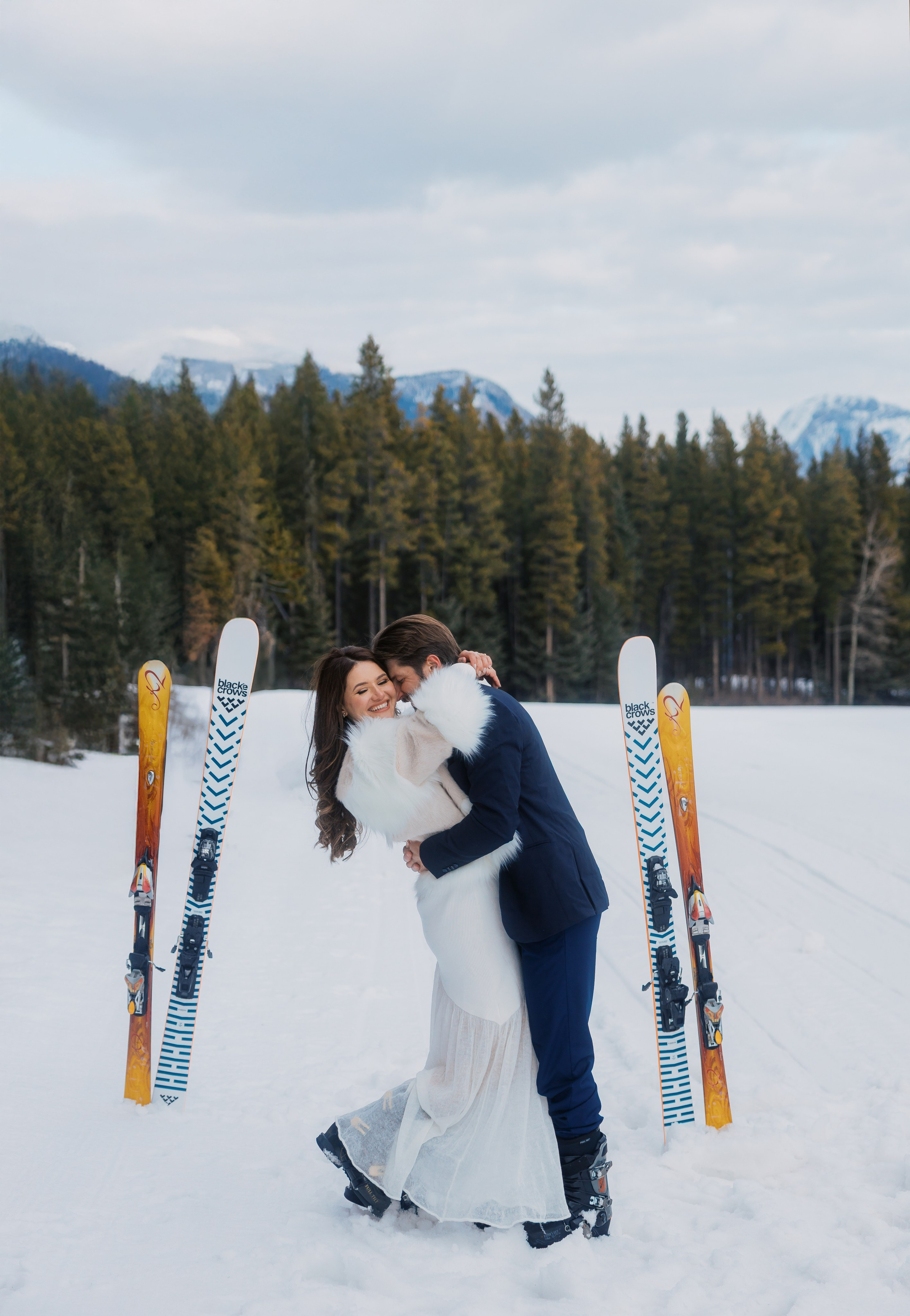 Ski engagement session. Photographer Elvira Hryshchenko