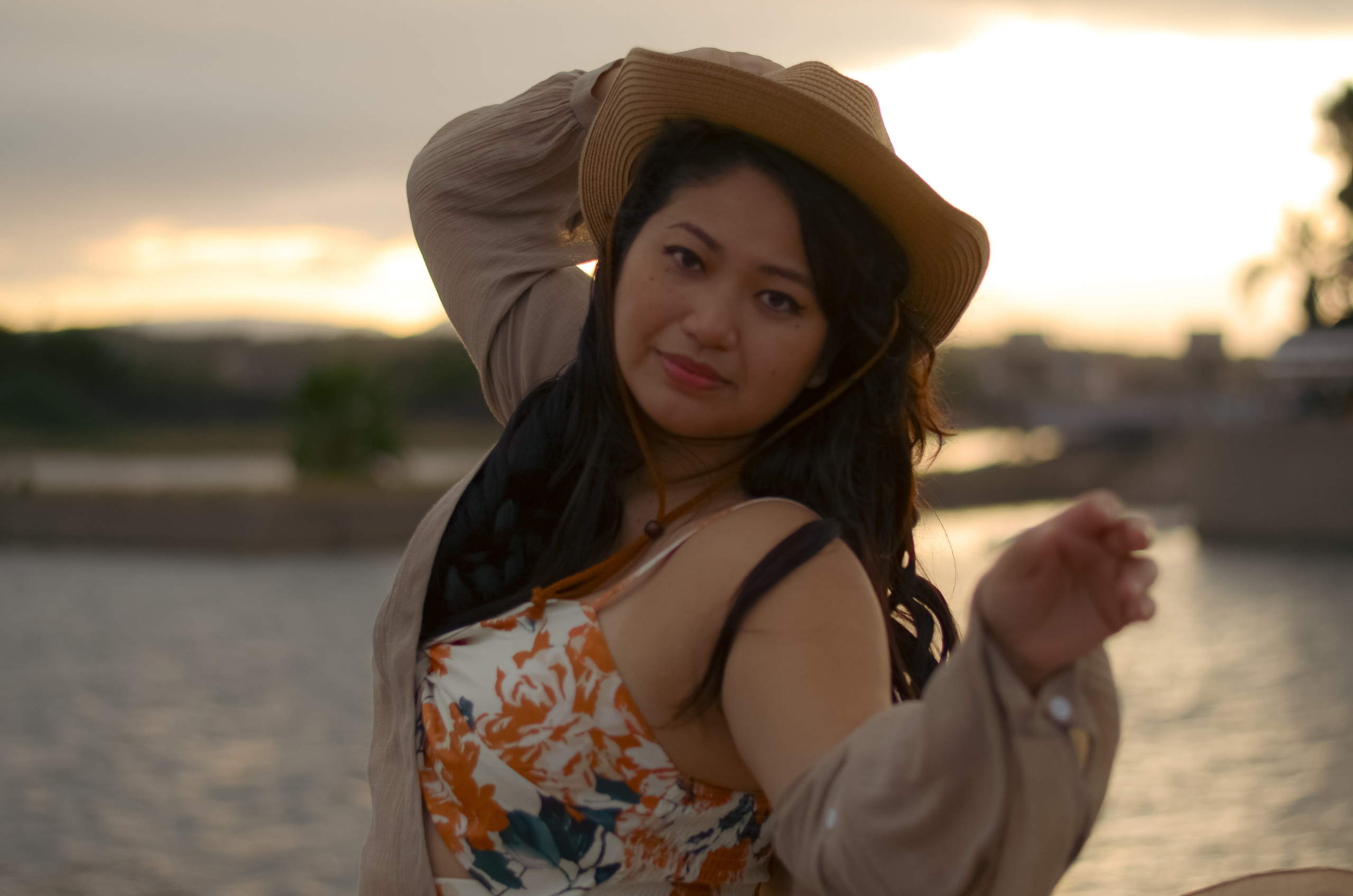 SUNSET MODEL. LunarVox Lens: a lente que transforma luz em voz e emoção. Retratos e ensaios no Japão por Leyka Tanaka