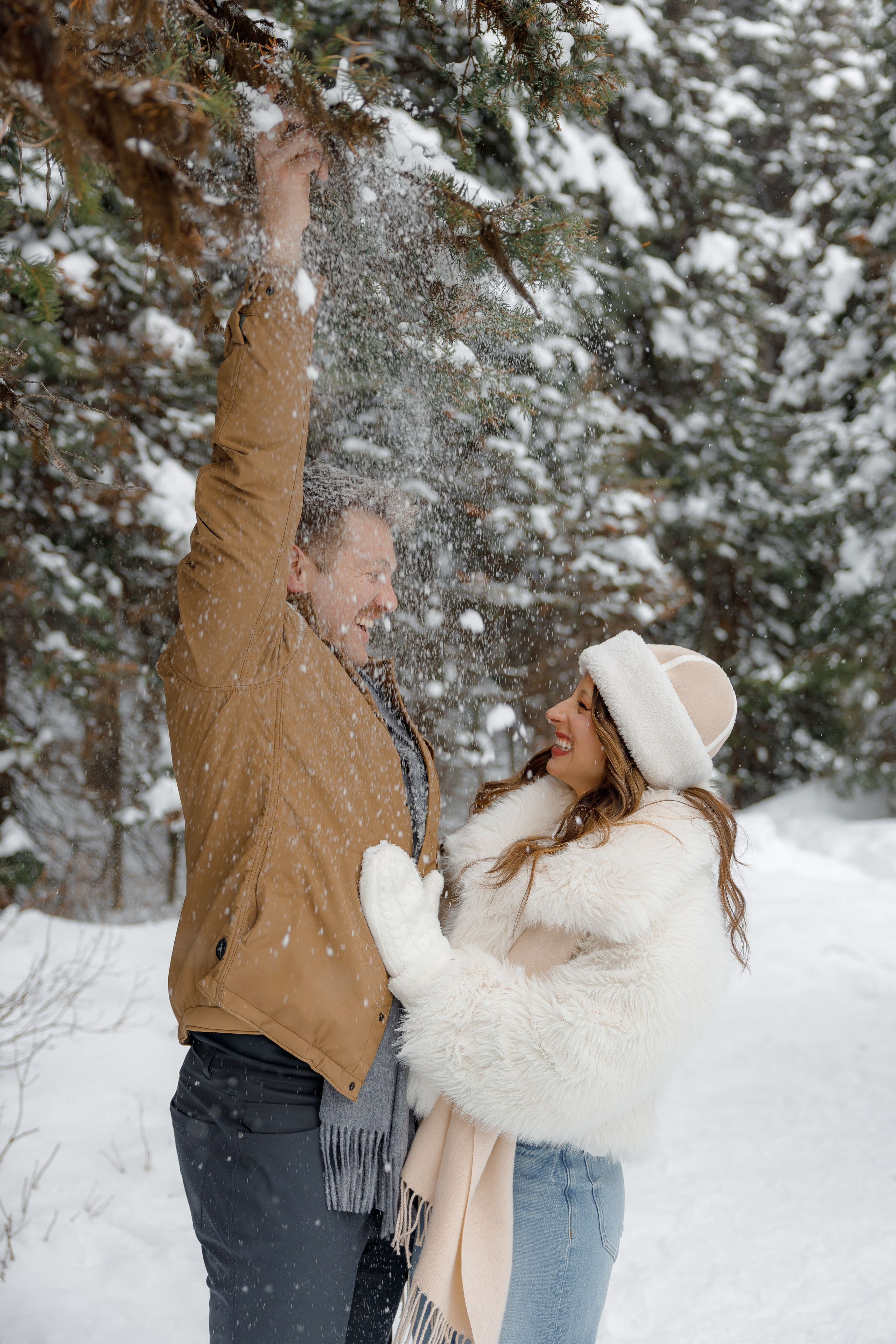 Lake Louise engagement session. Photographer Elvira Hryshchenko