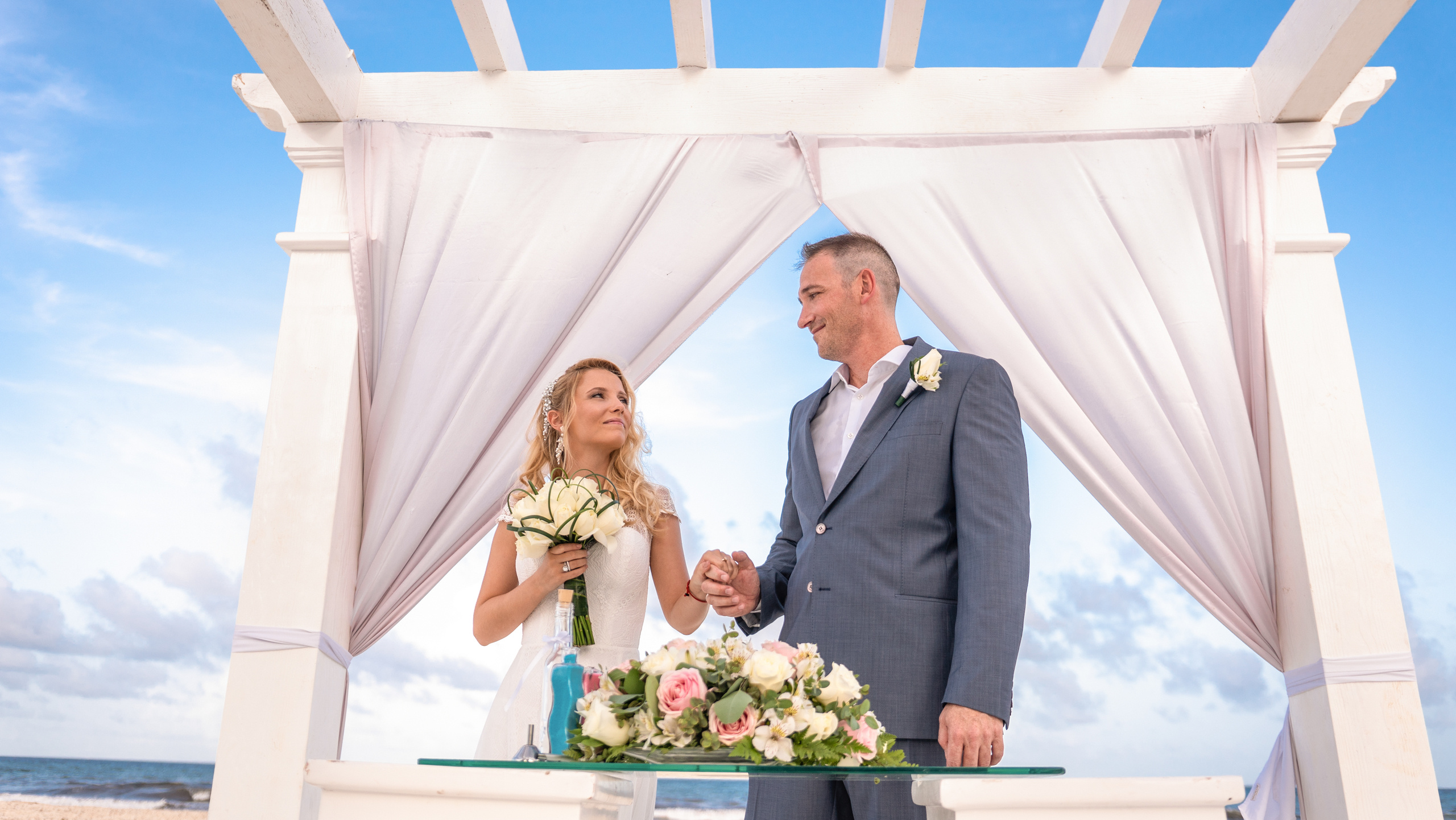 Beach sand ceremony captured by a luxury destination wedding photographer in the Riviera Maya