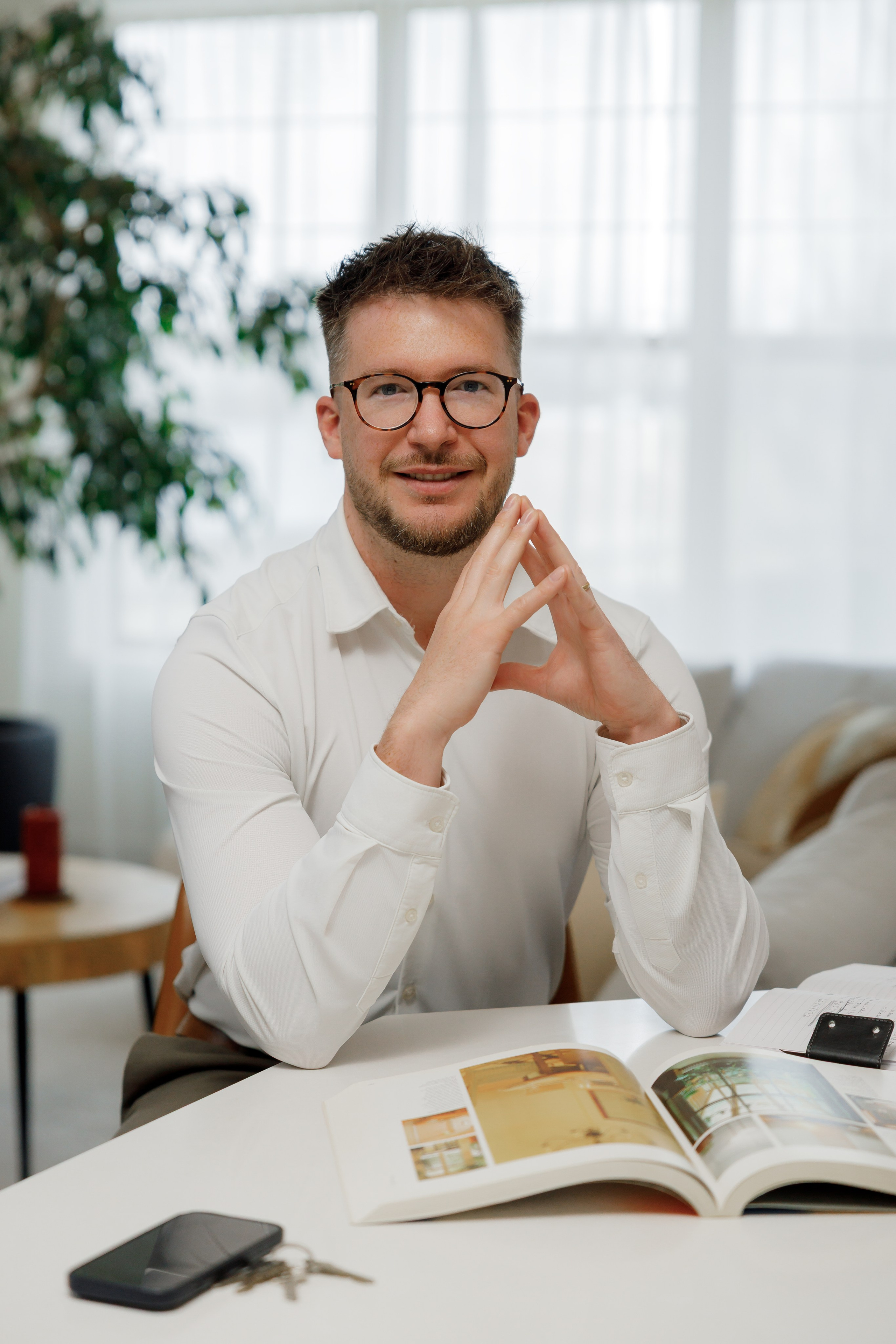 Real Estate Agent. Photographer Elvira Hryshchenko