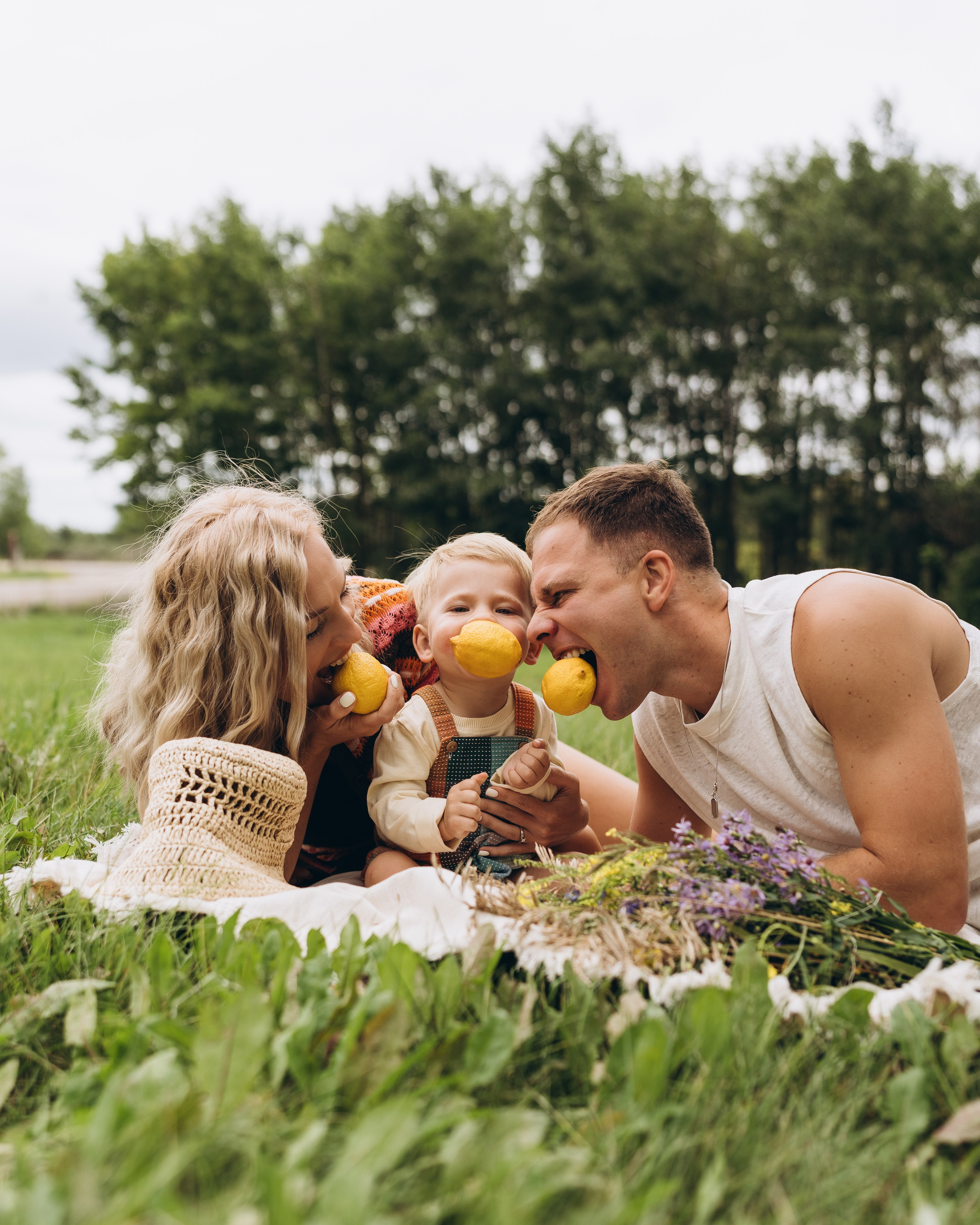 Roksolana & fam. Calgary Wedding & Lifestyle Photographer — Yevhen Polishchuk