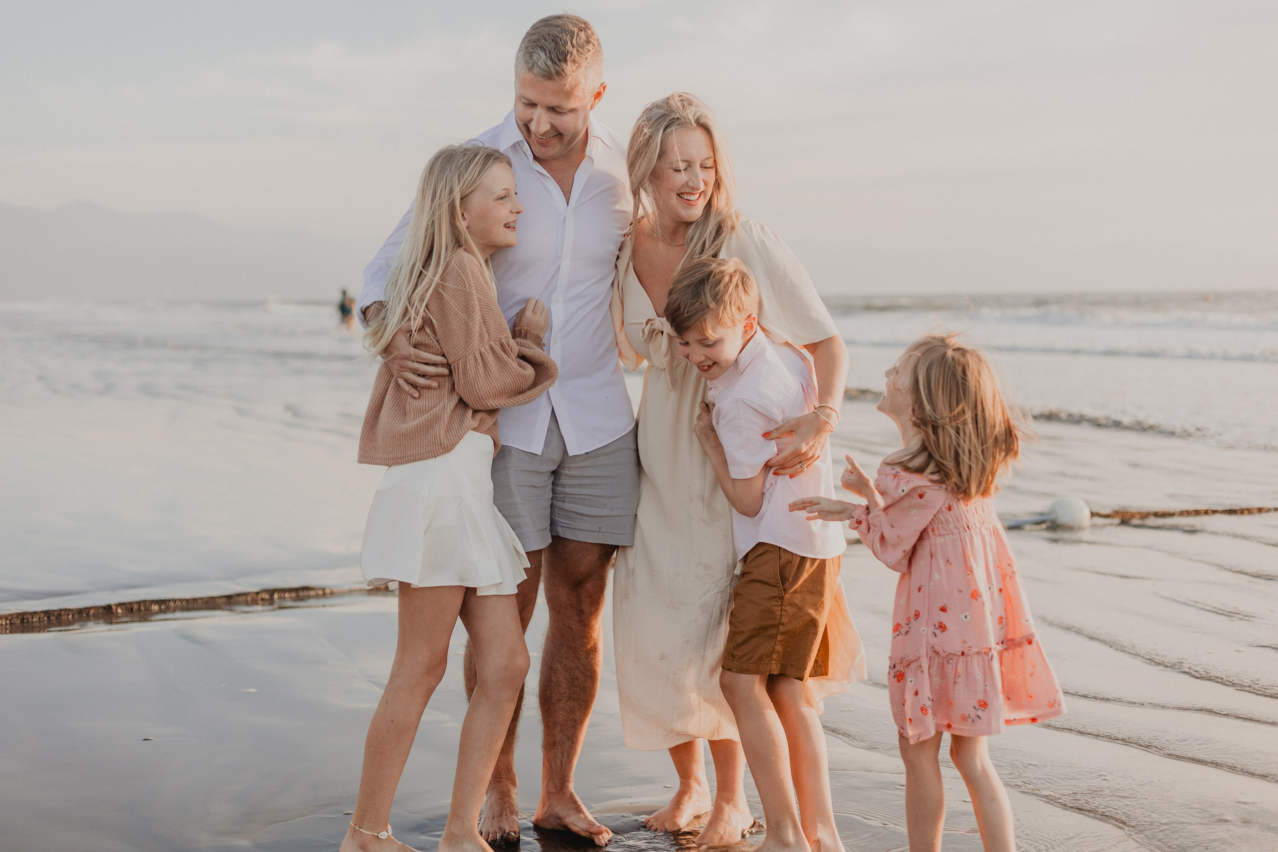Laughter, Sand, and Sea: A Family Session in Nuevo Vallarta. Fotógrafo de Bodas en Puerto Vallarta y Riviera Nayarit | VL photo & film
