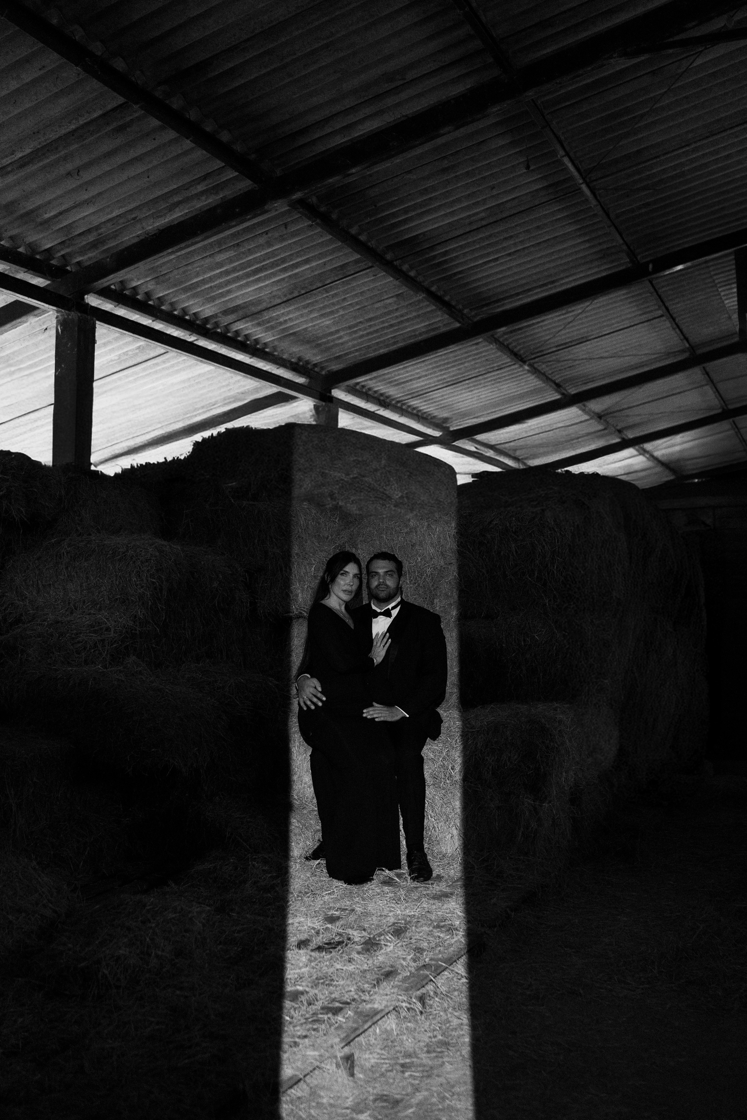 Pré-Wedding Sara e Rafael no Campo em Minas Gerais com Estética Editorial | Edu e Josi Fotografia