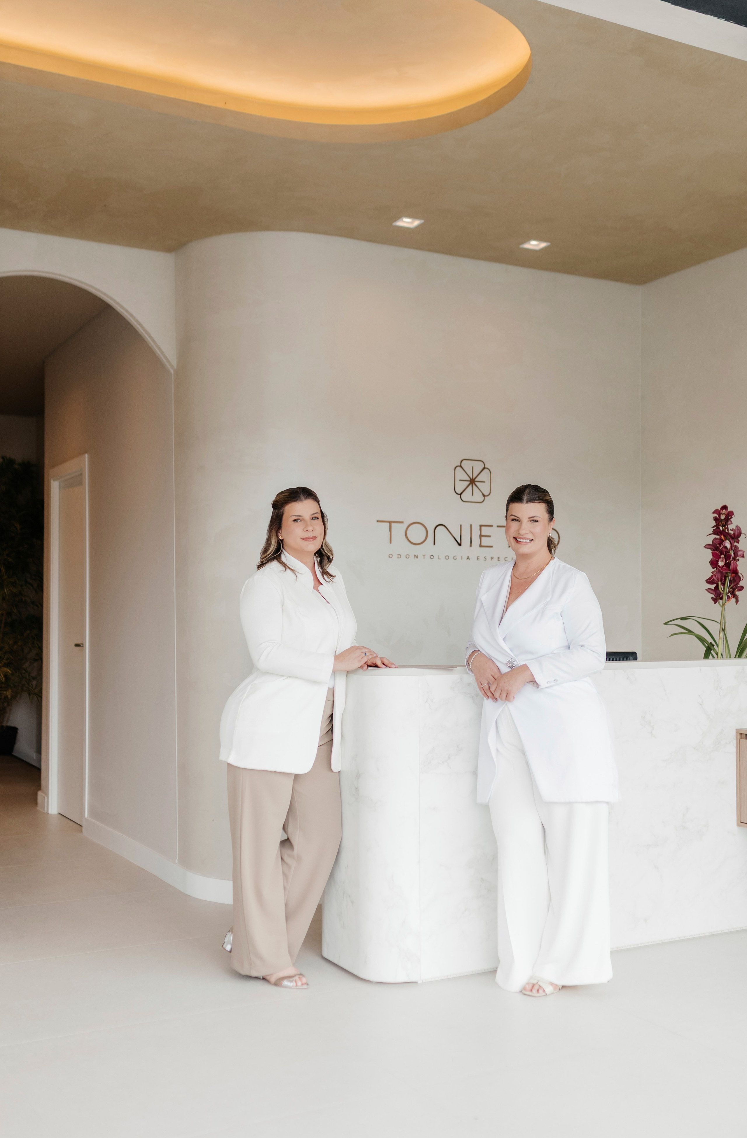 ADELE & ALINE | DENTISTAS. Coraafotografia.com