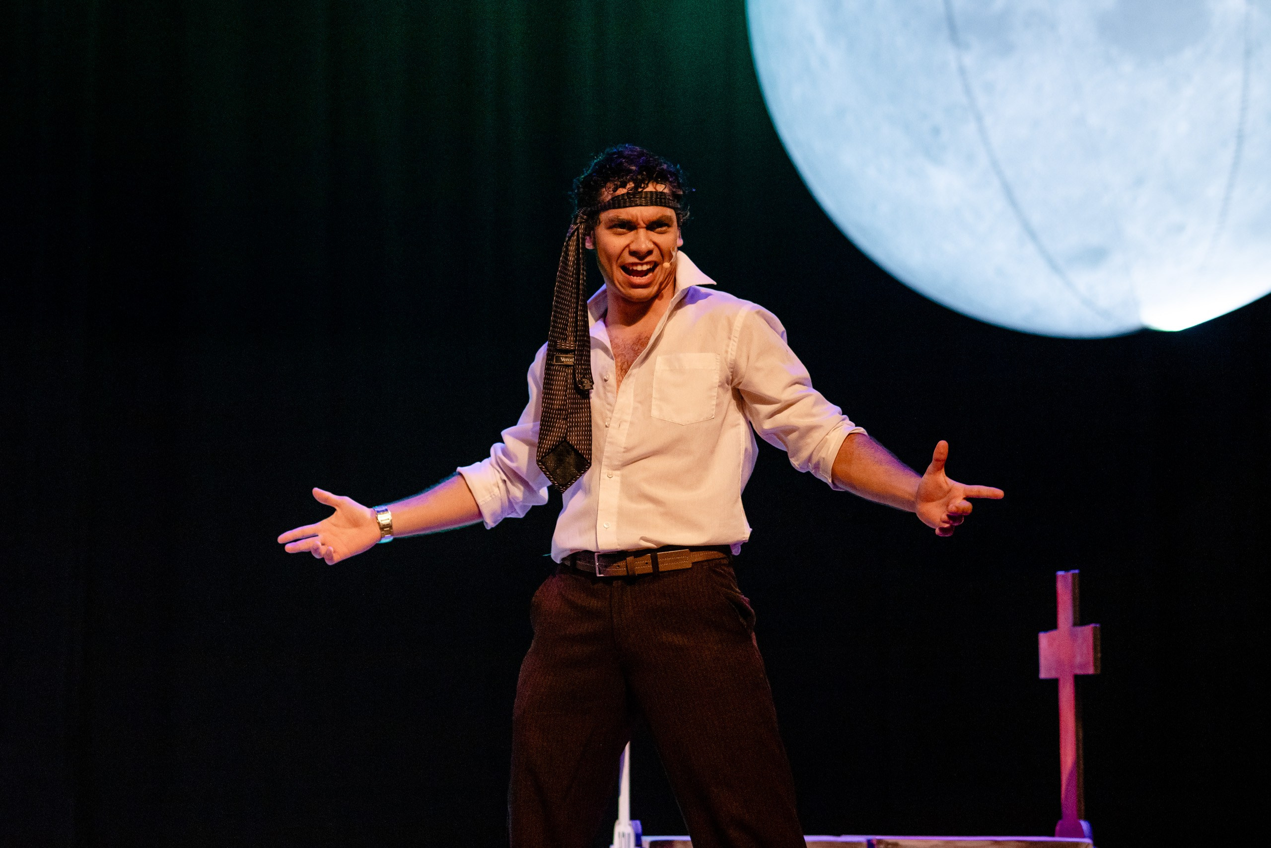 Fotografia de espetáculo A Família Addams do grupo de Teatro Univali