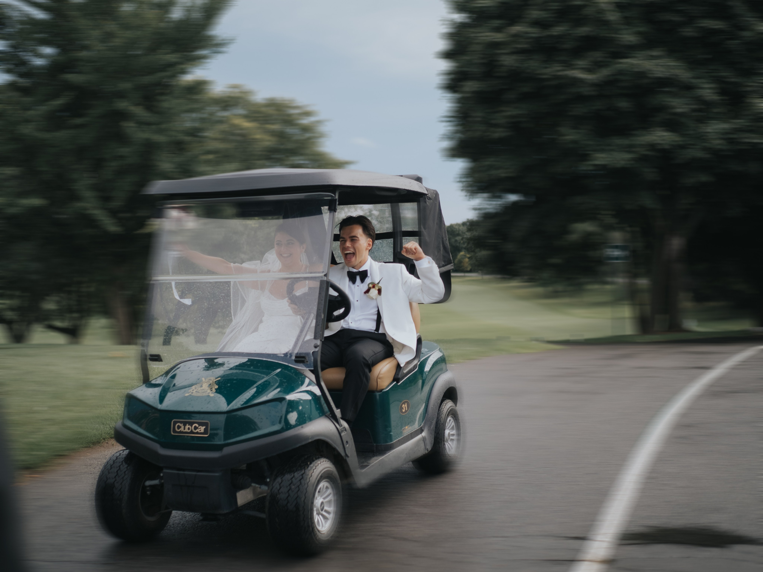 Wedding of Cassandra and Loïc in Beaconsfield, Montreal. Montreal Wedding Photographer — Muriel Oe Photo