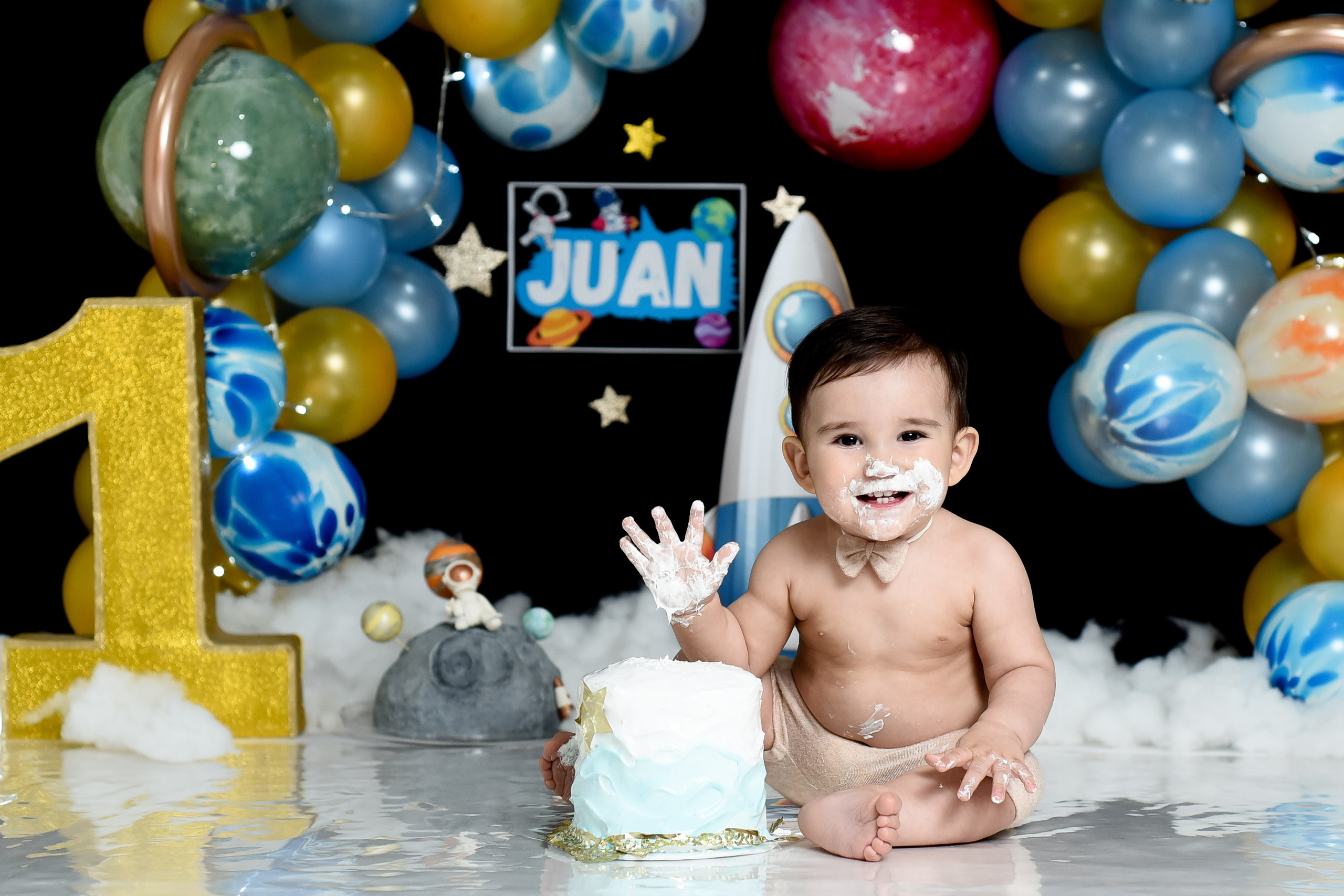 Sesión 1er año de Juan. Temática: Astronauta. Fotografo de casamiento en misiones y fotógrafo de familia  Posadas